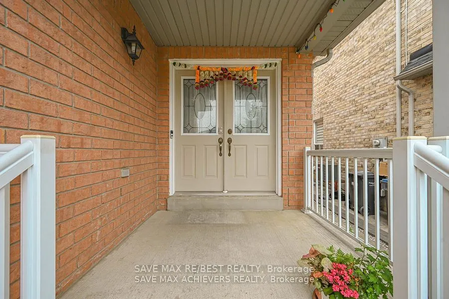 21 Riverplace Crescent