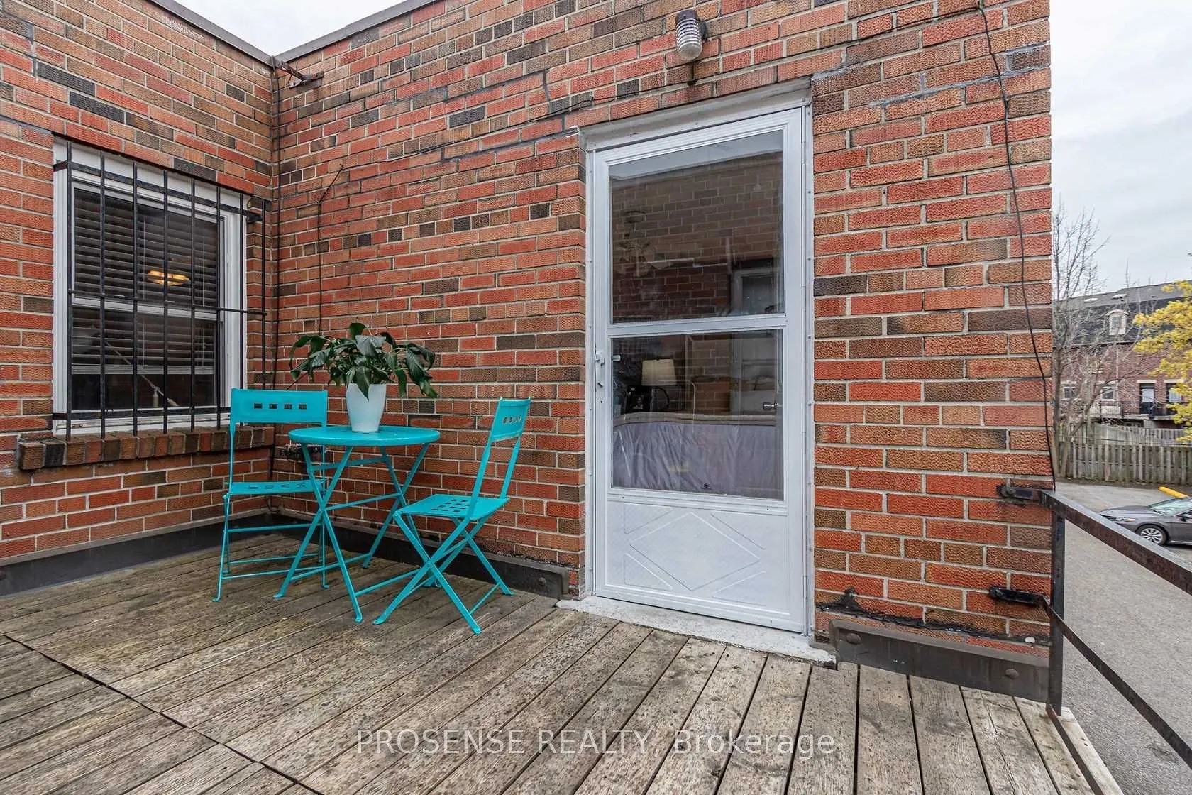 5168 Dundas Street W
