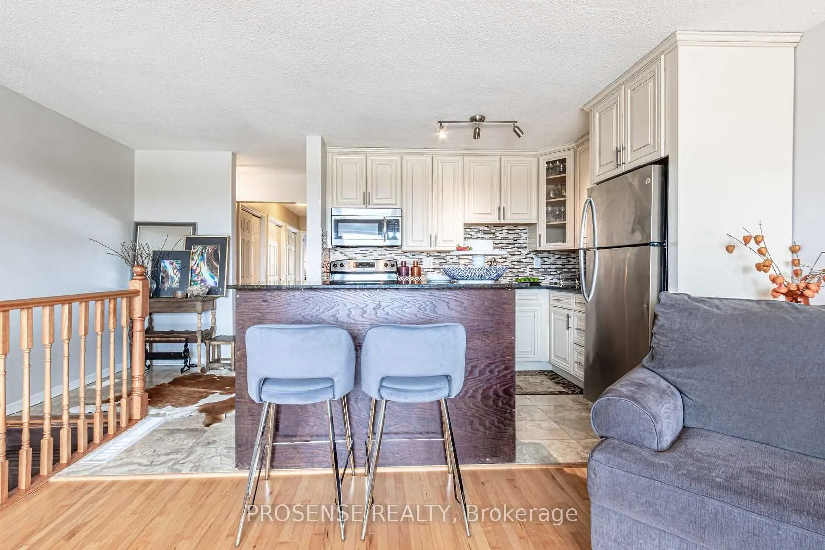 5168 Dundas Street W