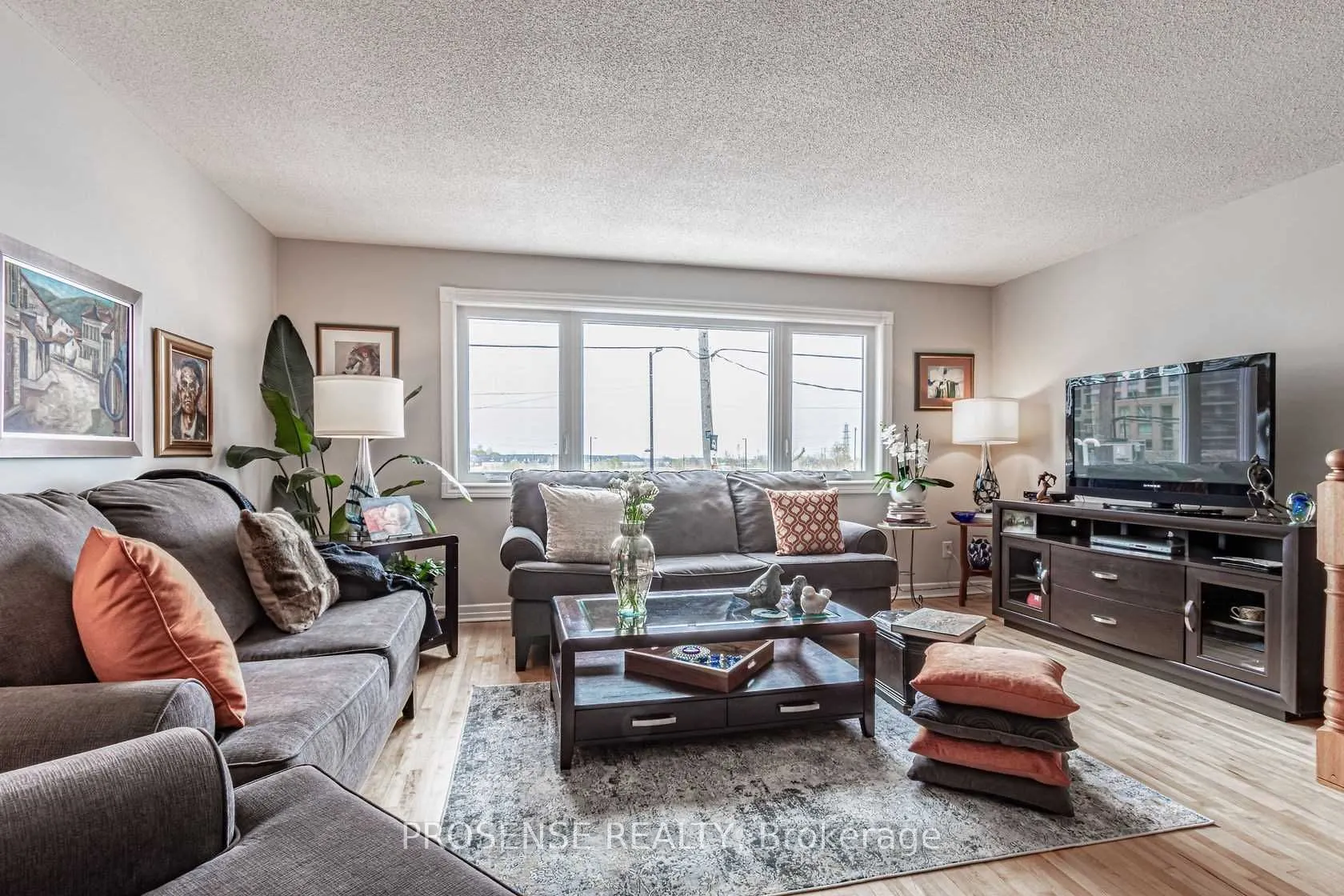 5168 Dundas Street W