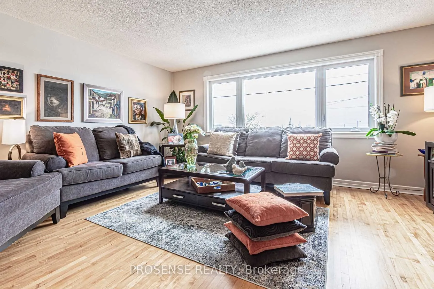 5168 Dundas Street W