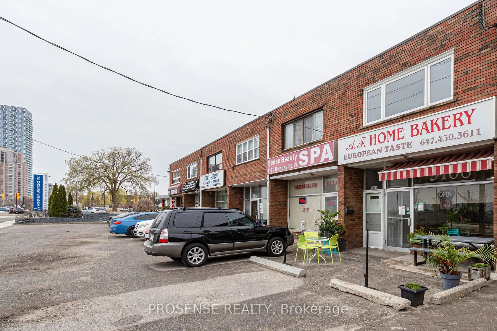 5168 Dundas Street W