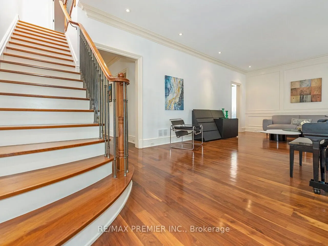 35 Yorkdale Crescent