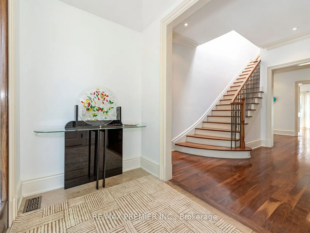 35 Yorkdale Crescent