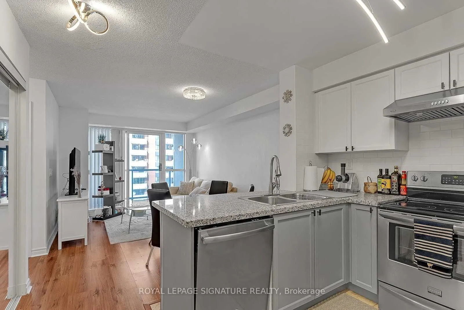 5 Michael Power Place, #1401