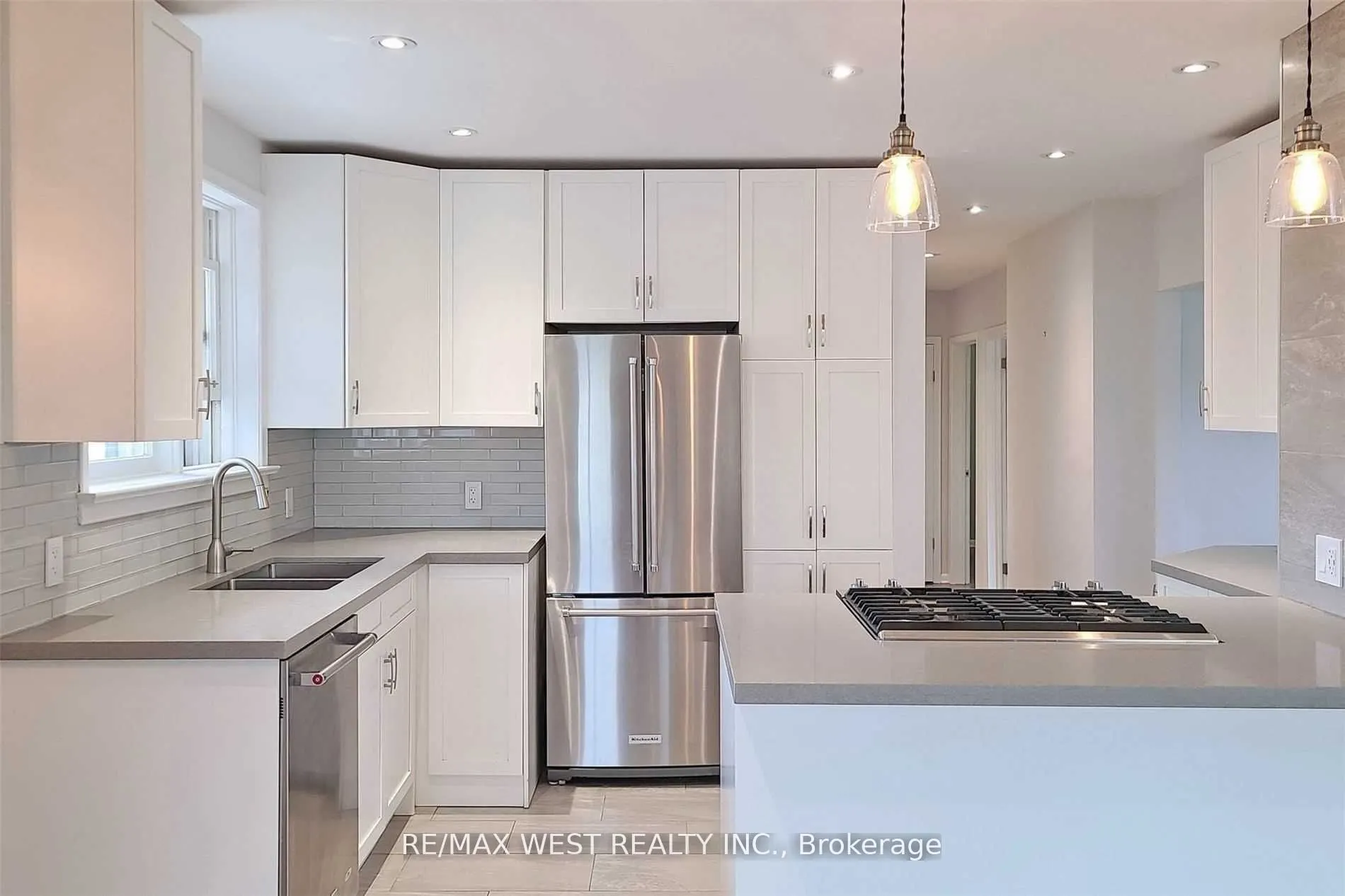 24 Oldham Road, #Main