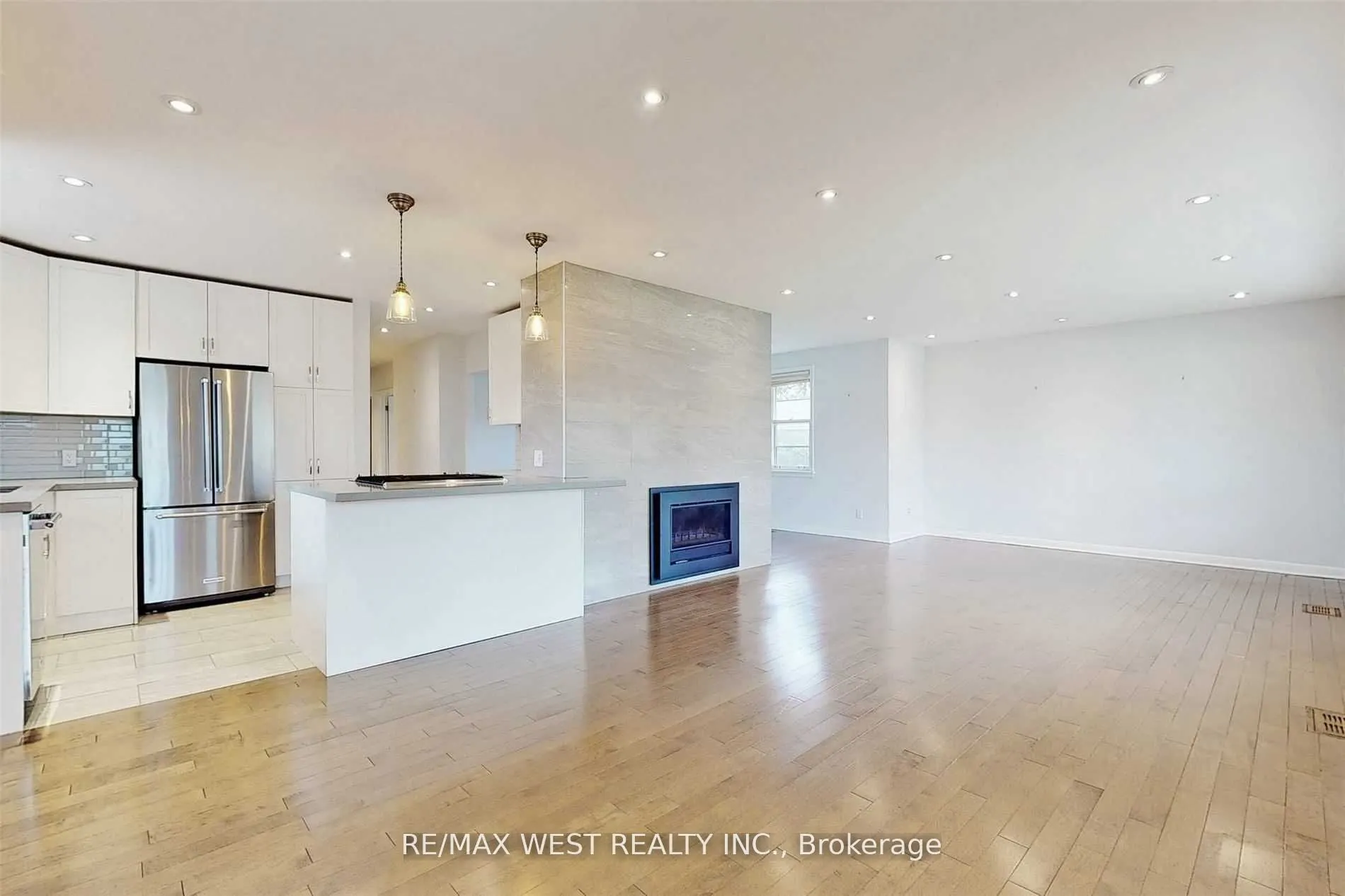 24 Oldham Road, #Main