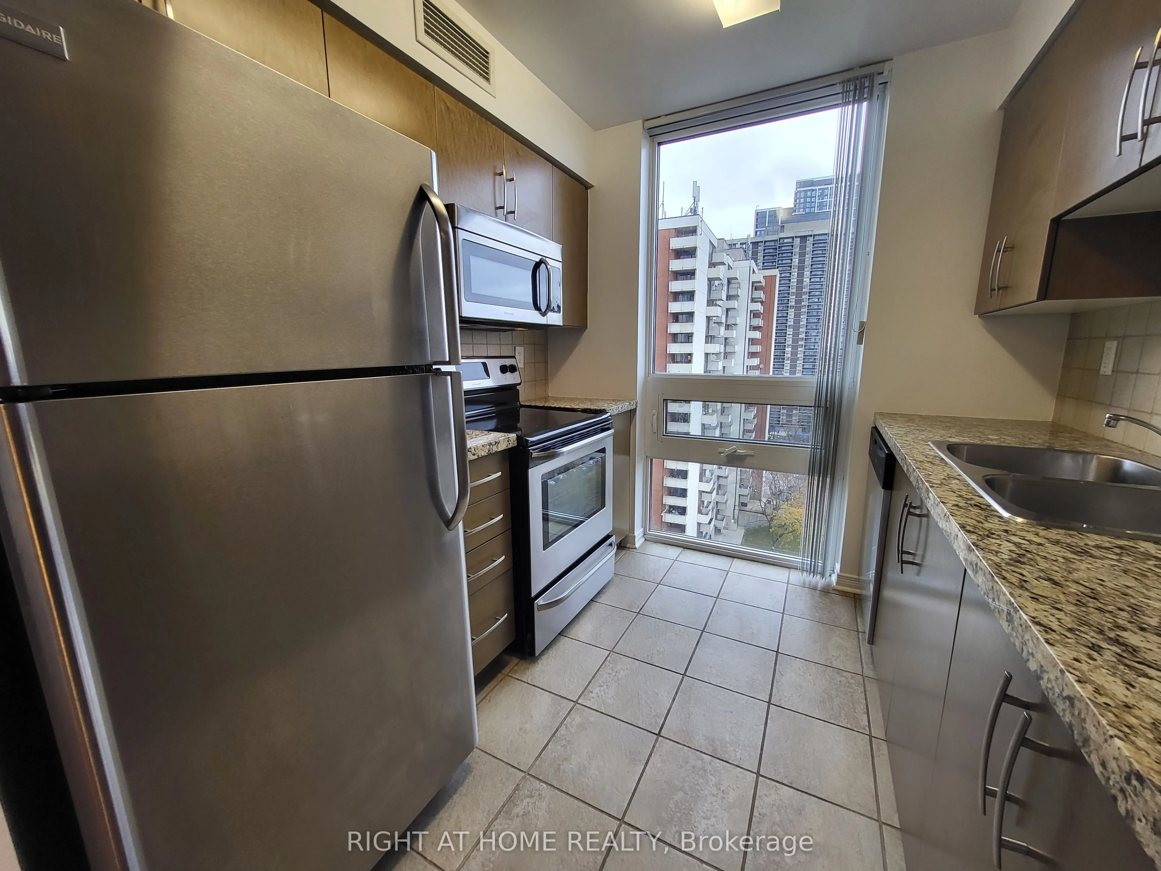 3 Michael Power Place, #1403