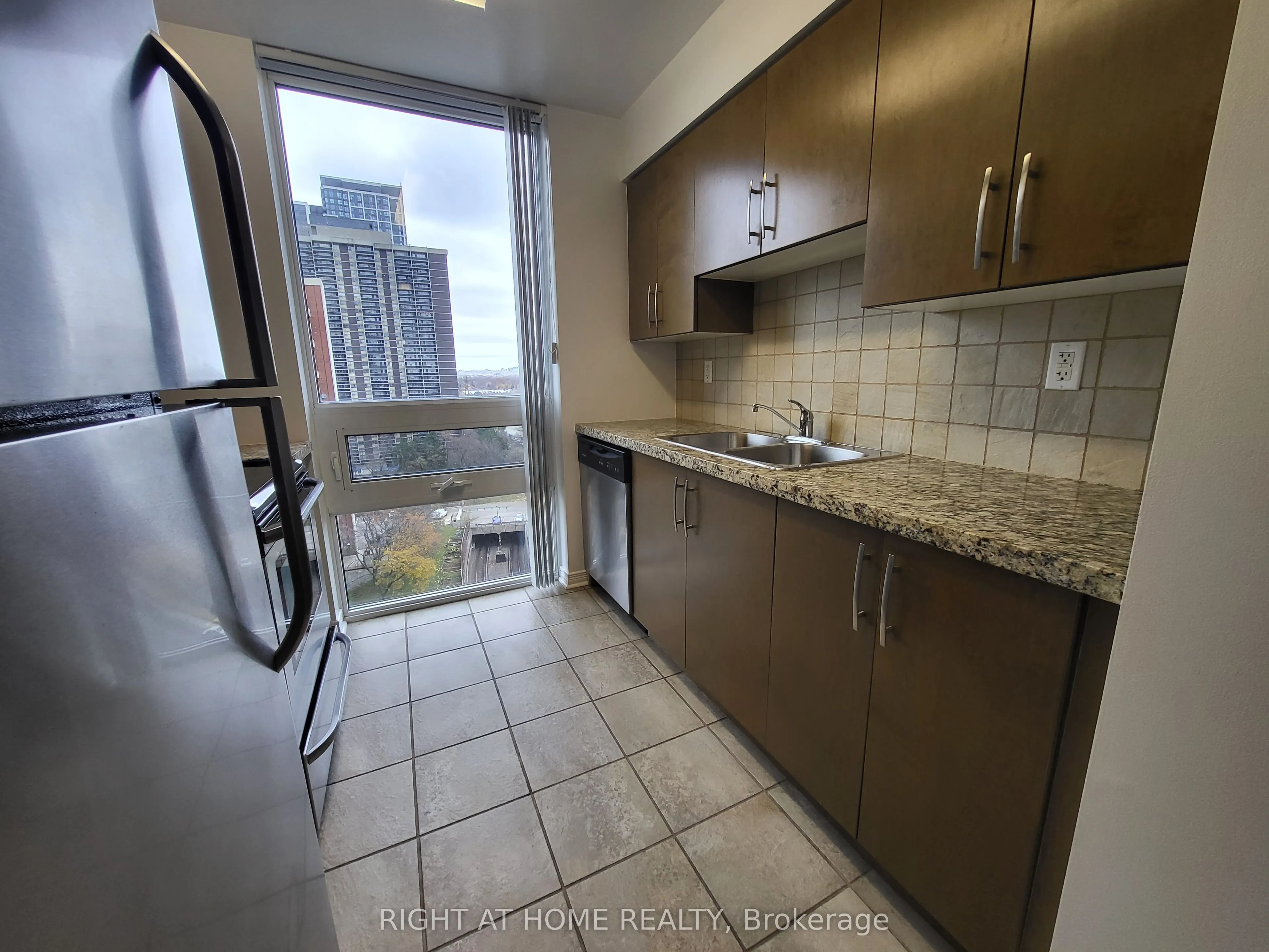 3 Michael Power Place, #1403