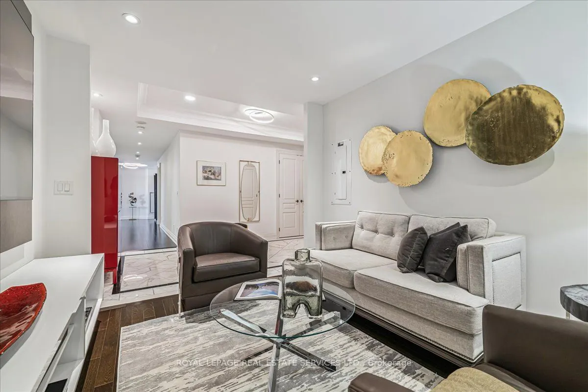 111 Forsythe Street, #401