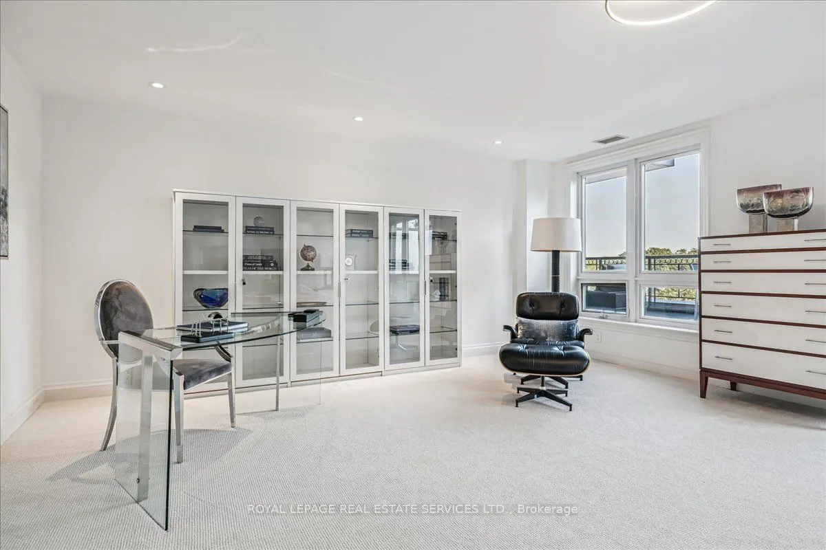 111 Forsythe Street, #401