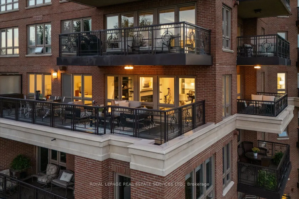 111 Forsythe Street, #401