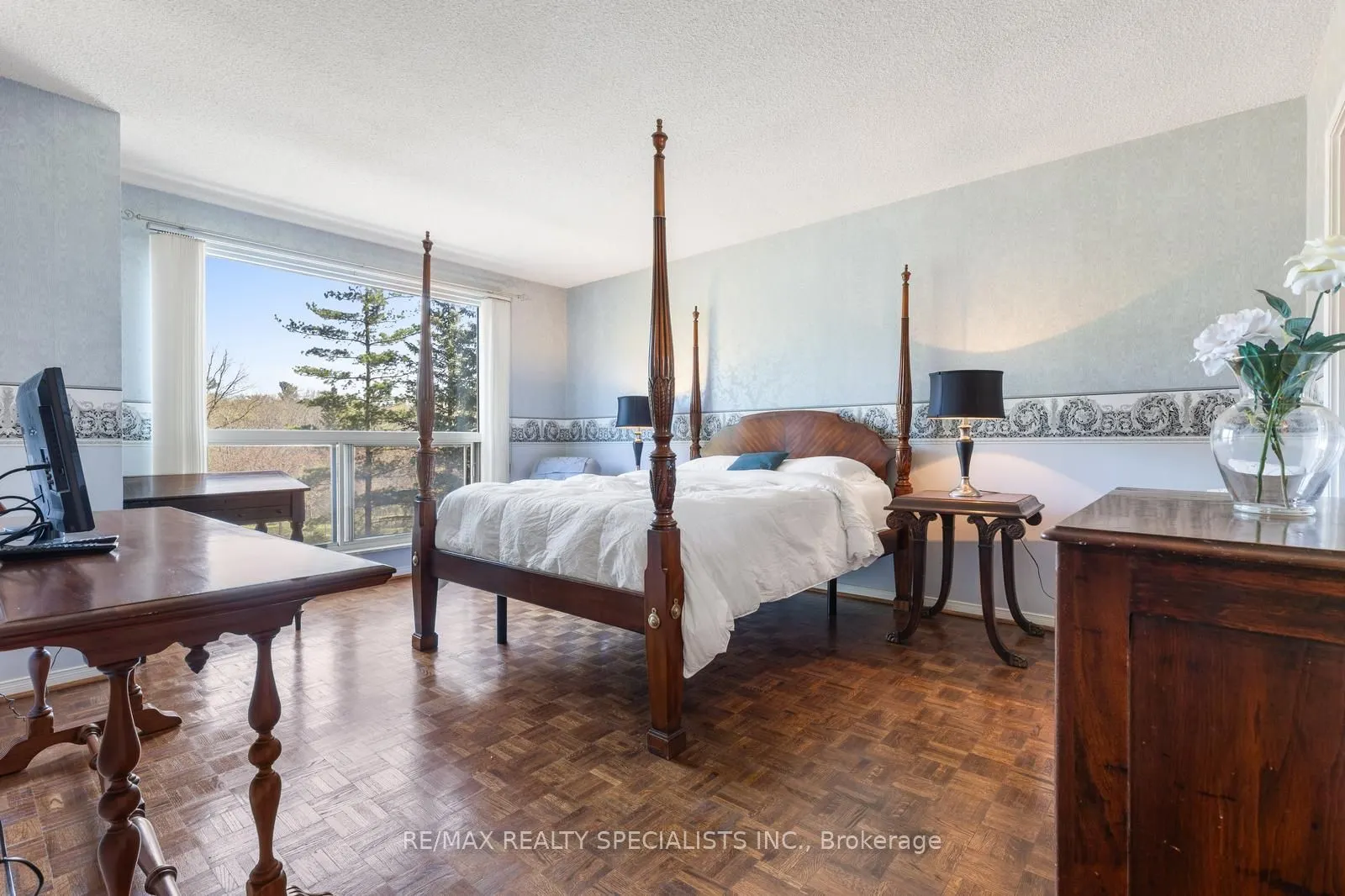 1800 The Collegeway, #204