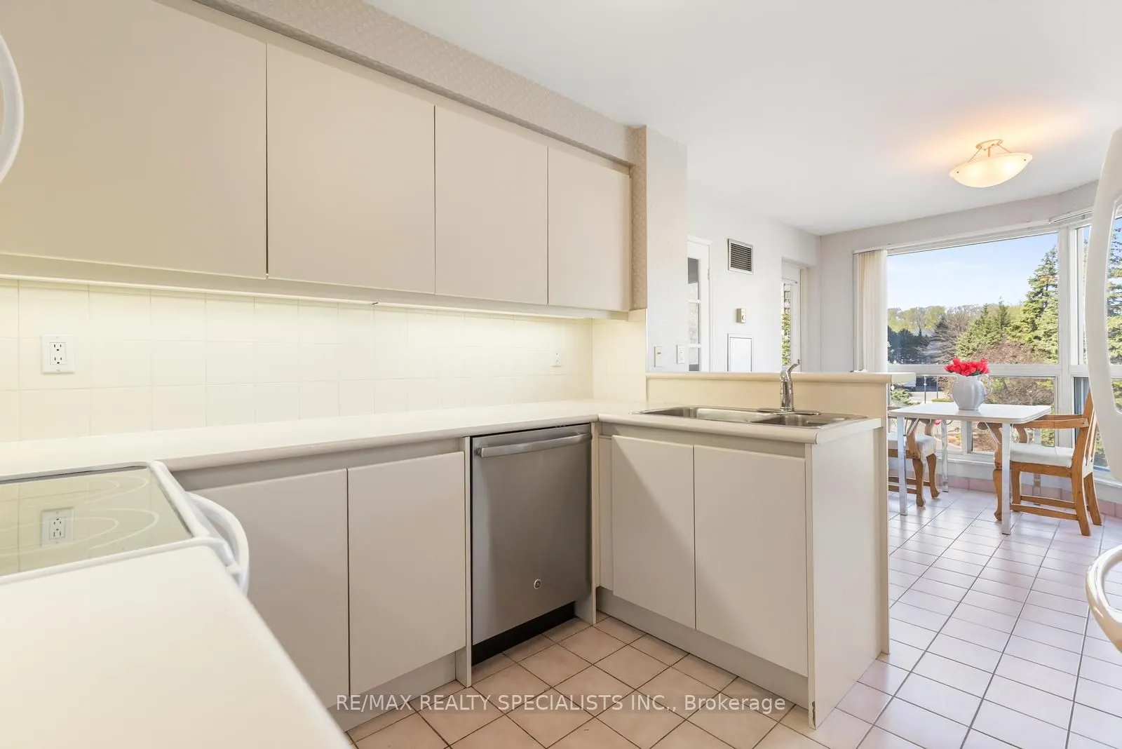 1800 The Collegeway, #204
