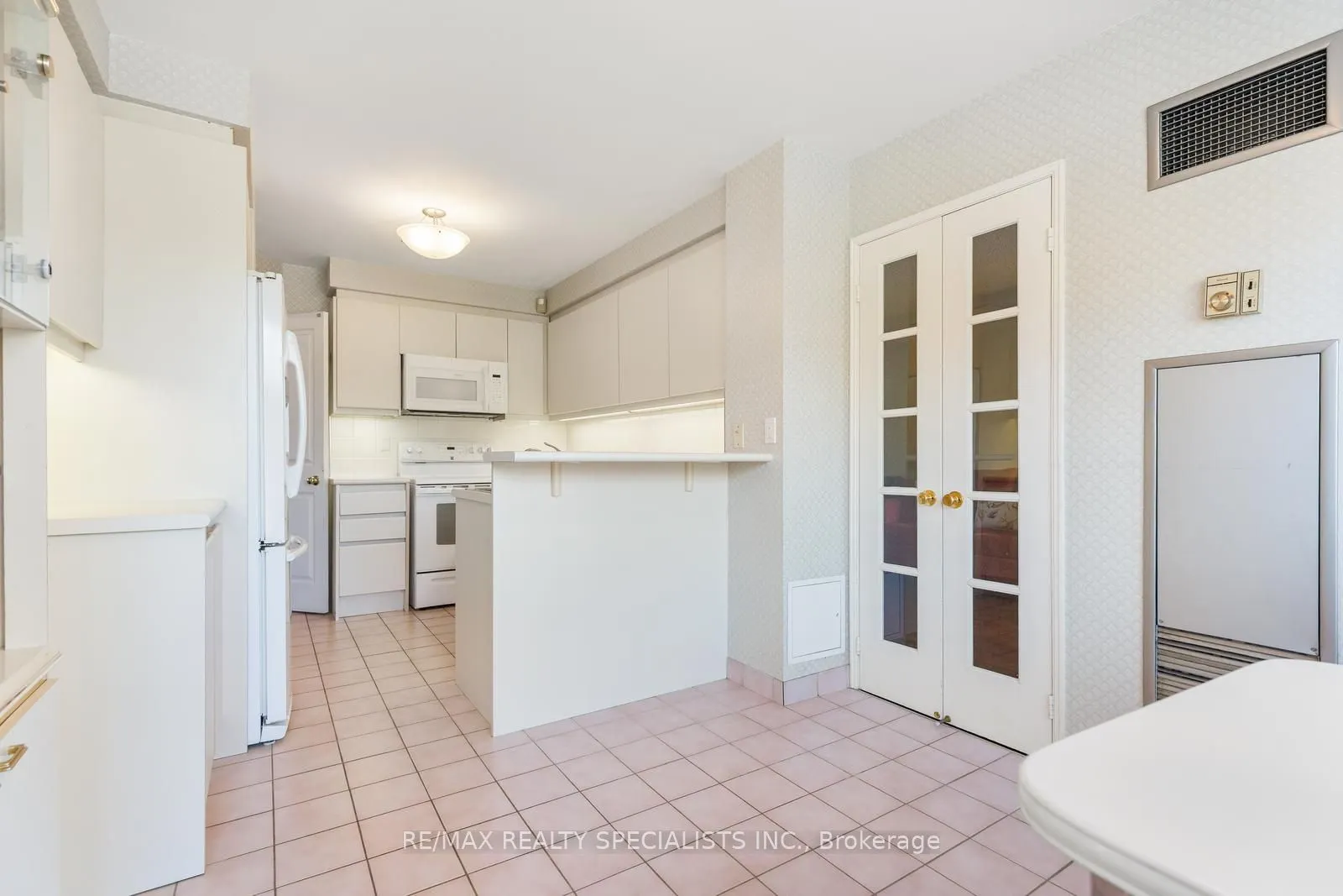 1800 The Collegeway, #204