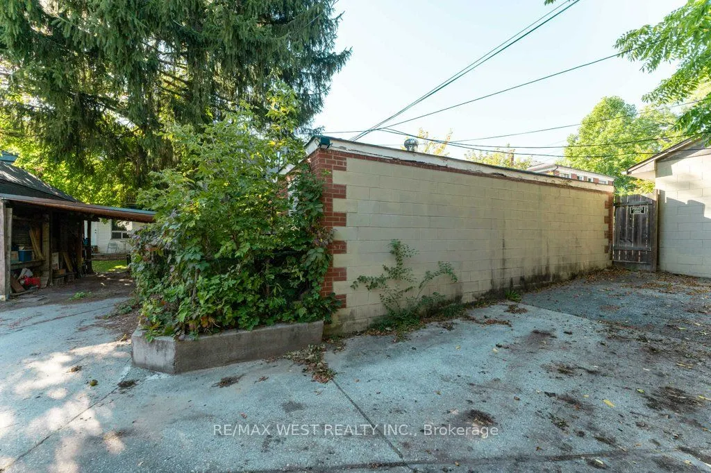 167 Quebec Avenue