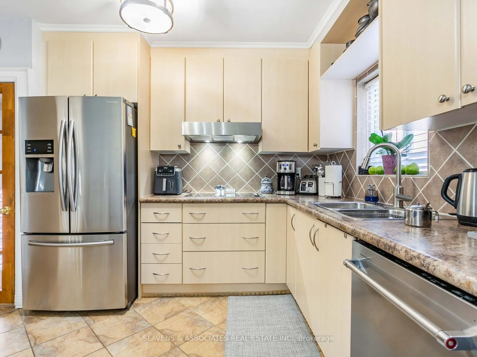 213B Blackthorne Avenue, #Main and 2nd Floor