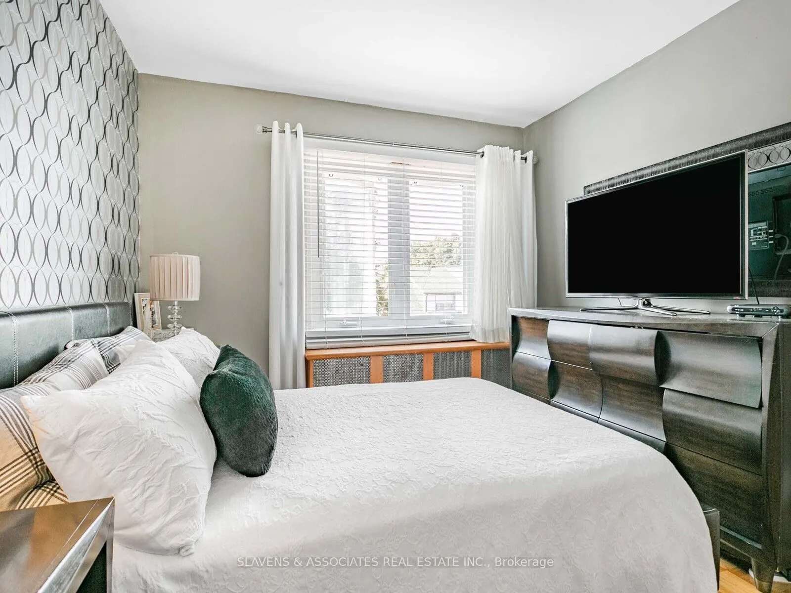 213B Blackthorne Avenue, #Main and 2nd Floor
