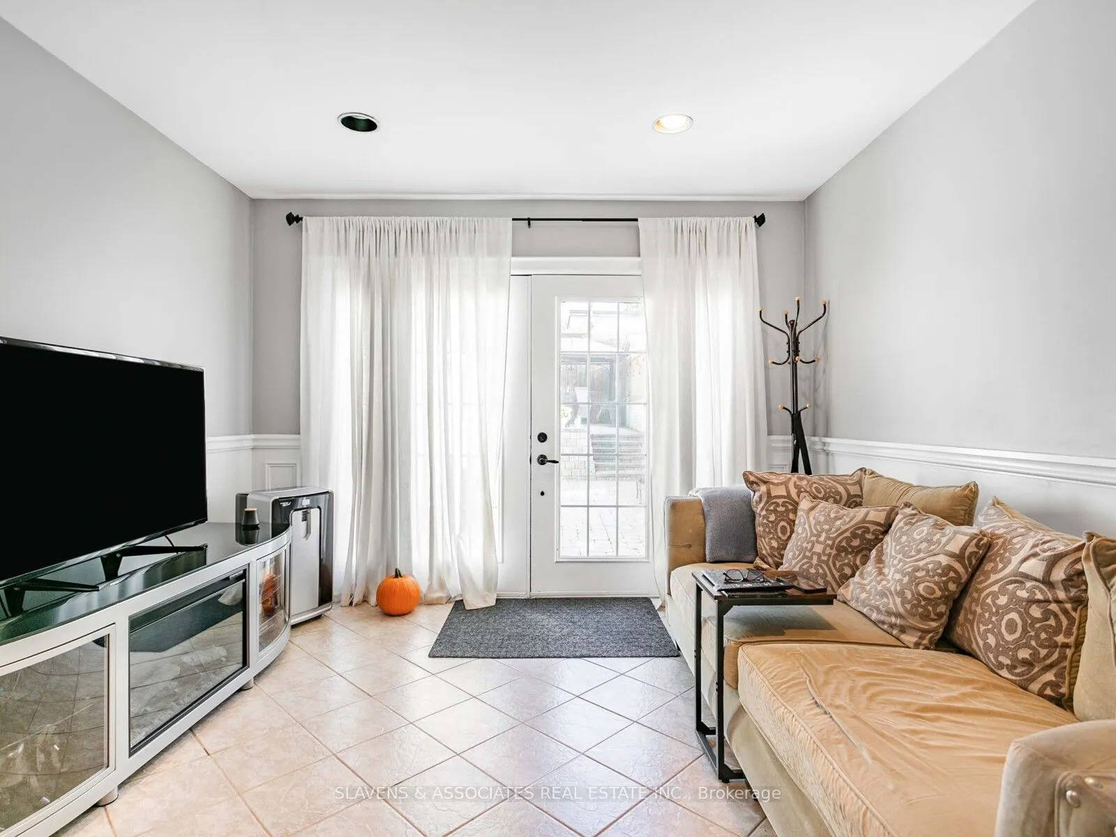 213B Blackthorne Avenue, #Main and 2nd Floor