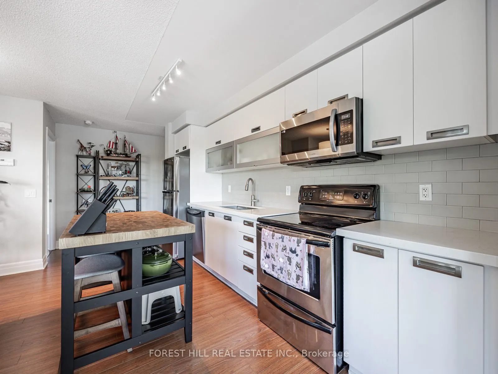 20 Gothic Avenue, #216