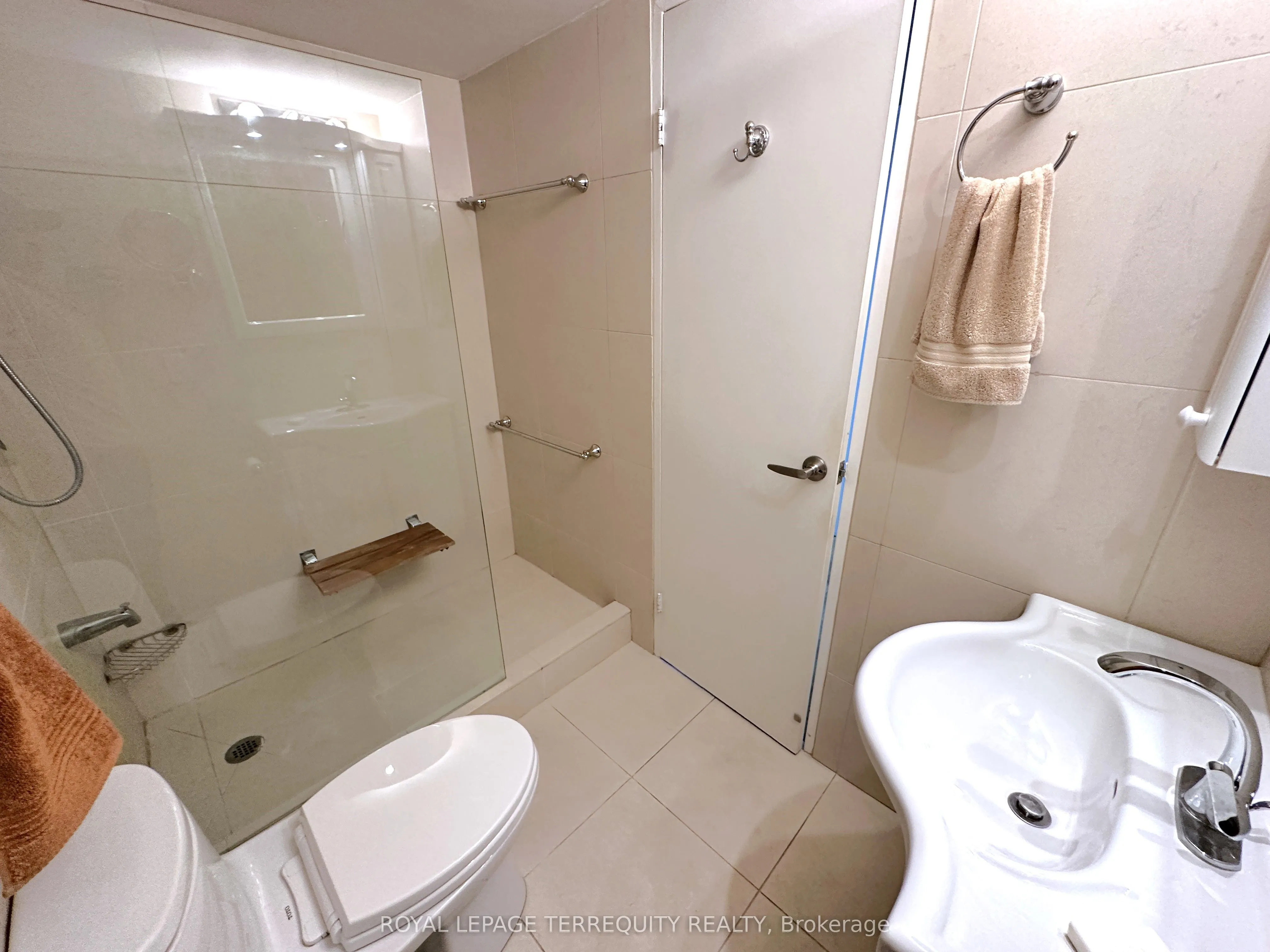 360 Ridelle Avenue, #817
