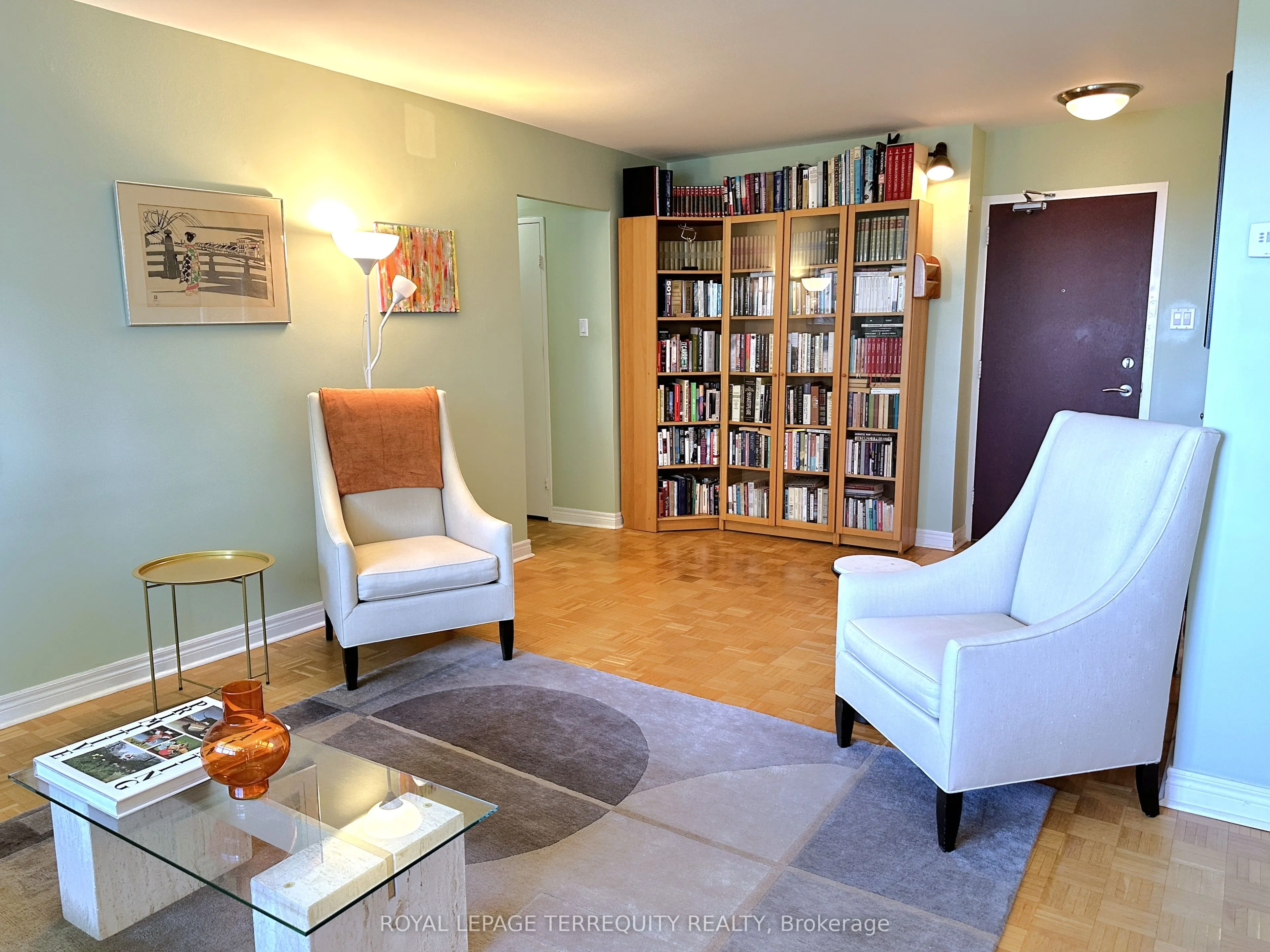 360 Ridelle Avenue, #817