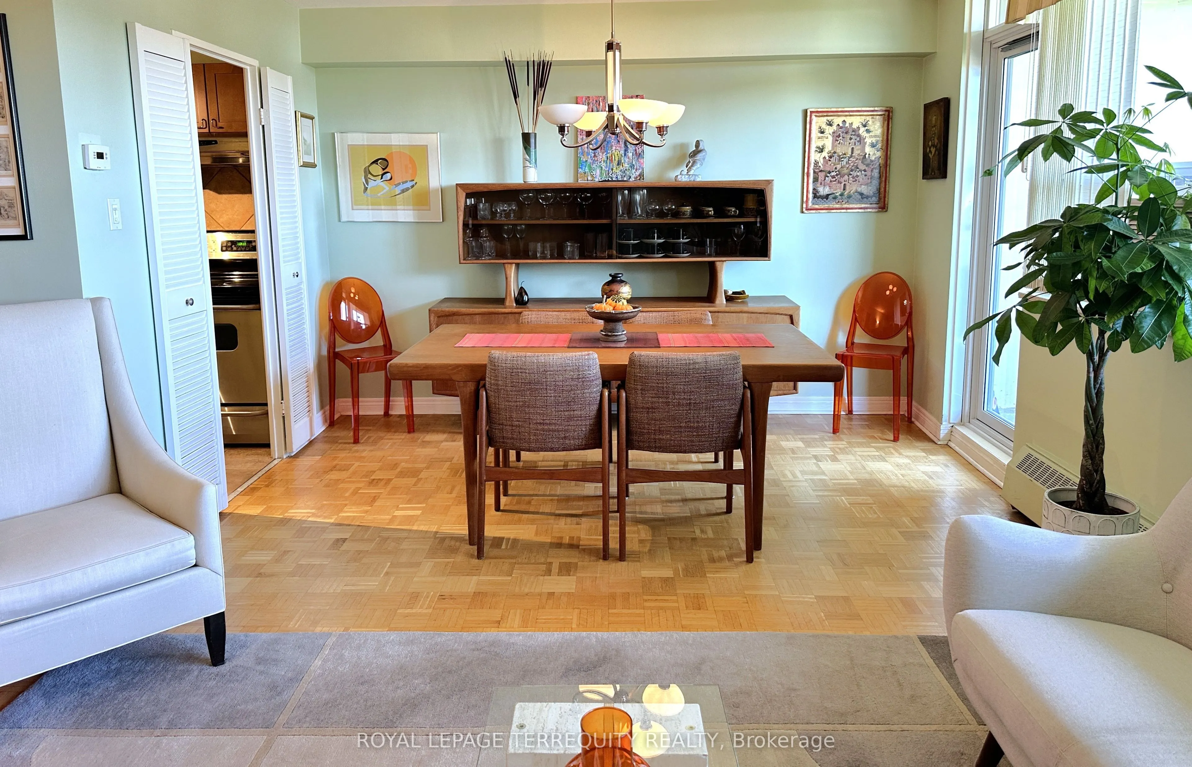 360 Ridelle Avenue, #817