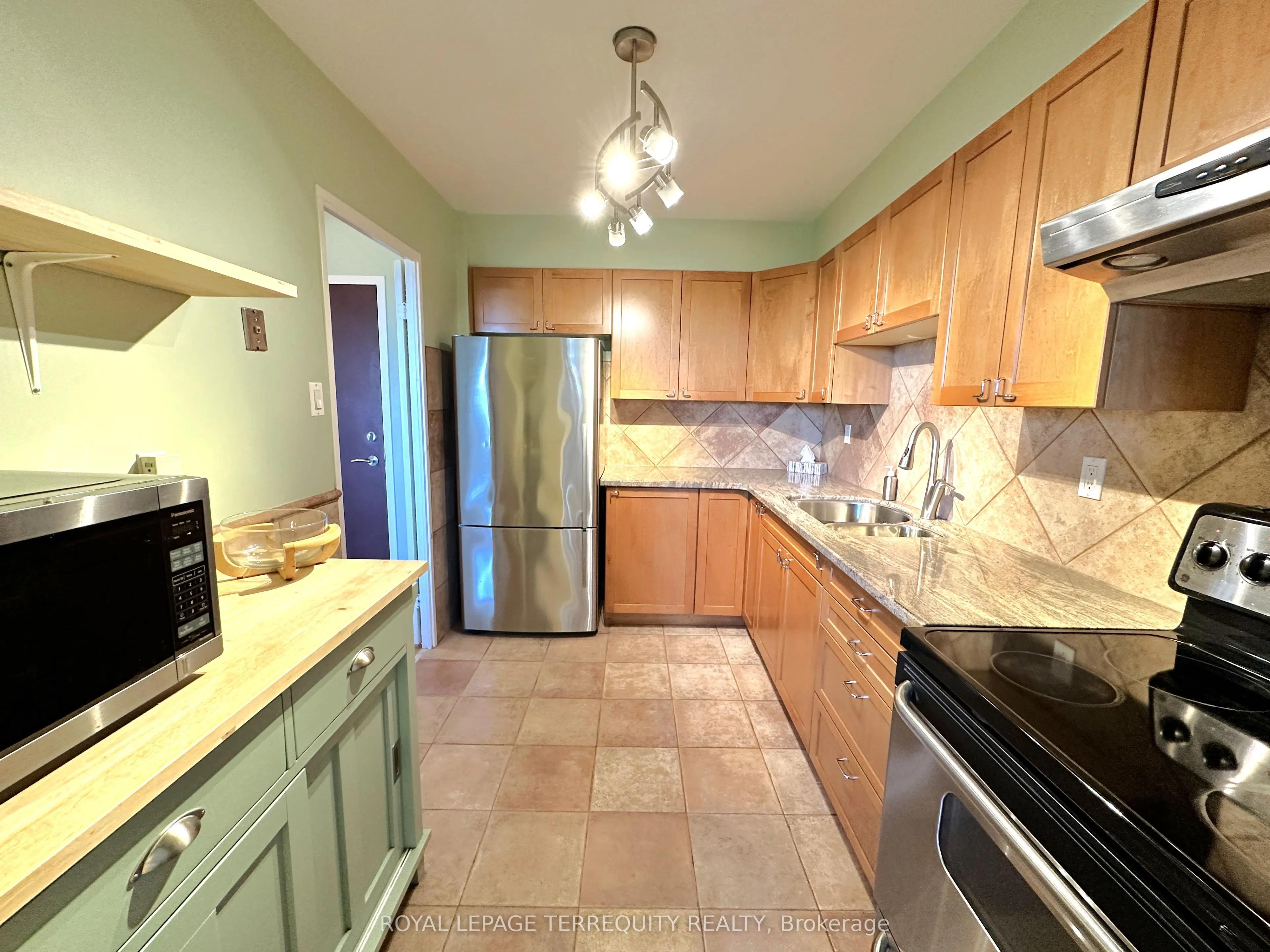 360 Ridelle Avenue, #817