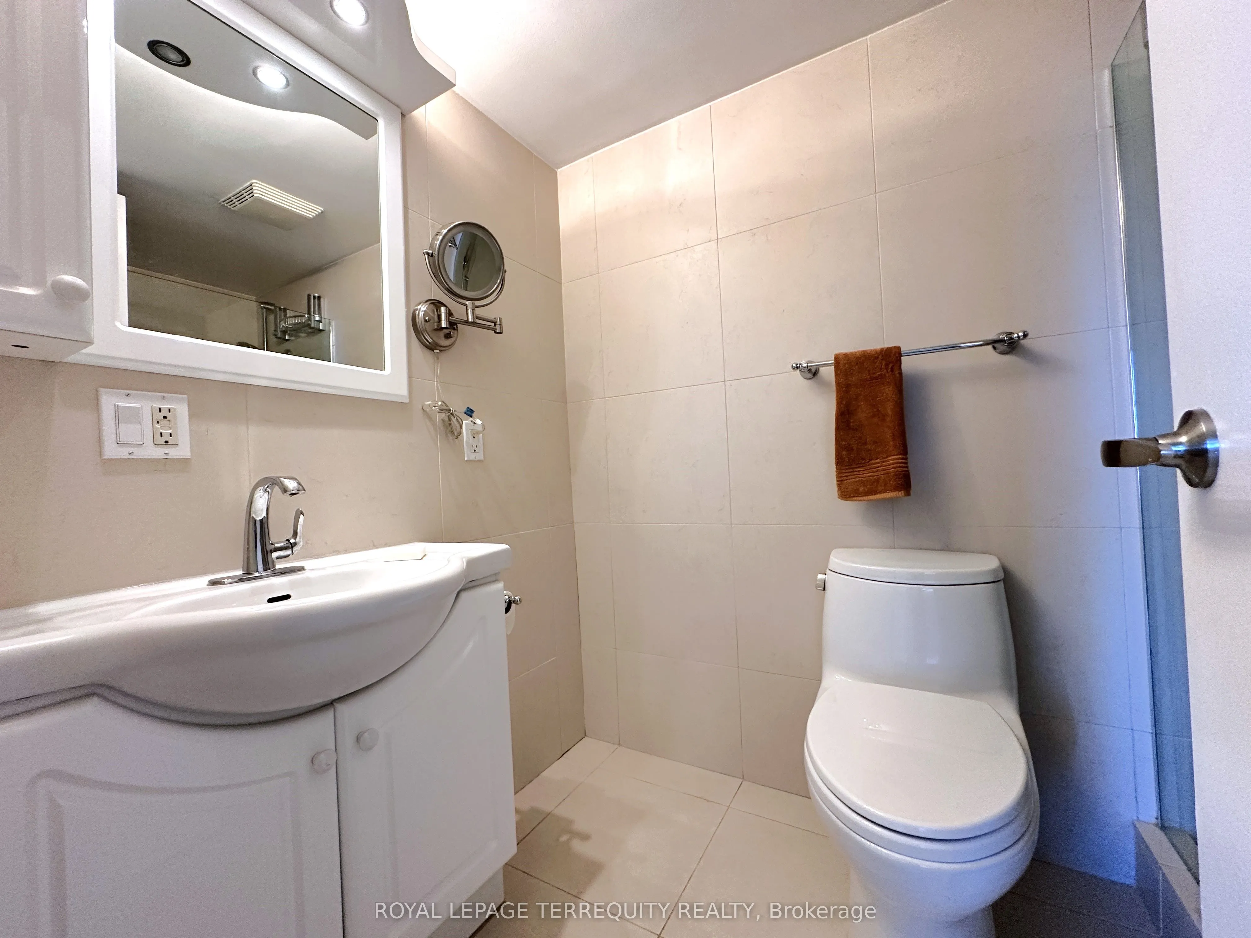 360 Ridelle Avenue, #817