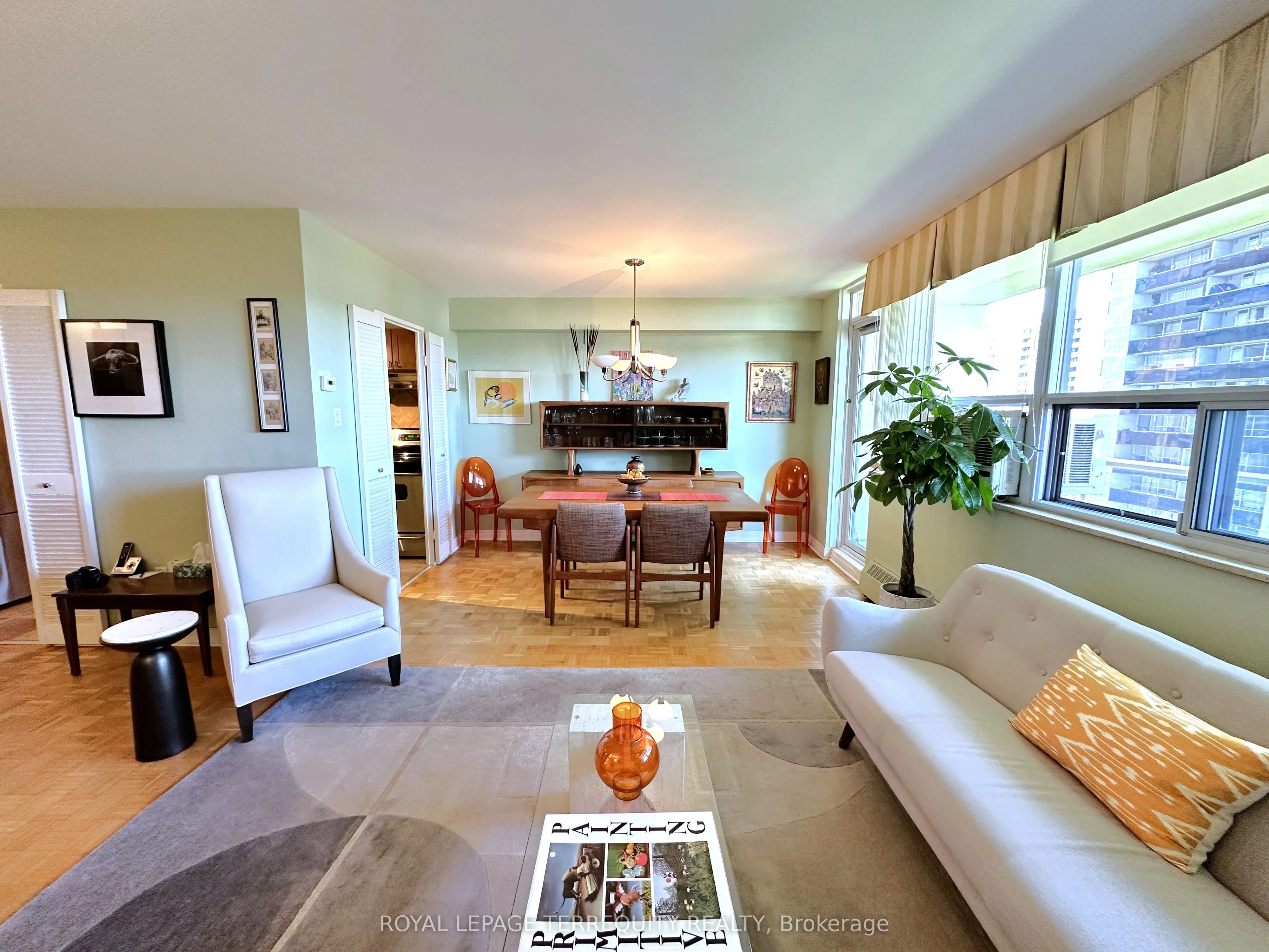 360 Ridelle Avenue, #817