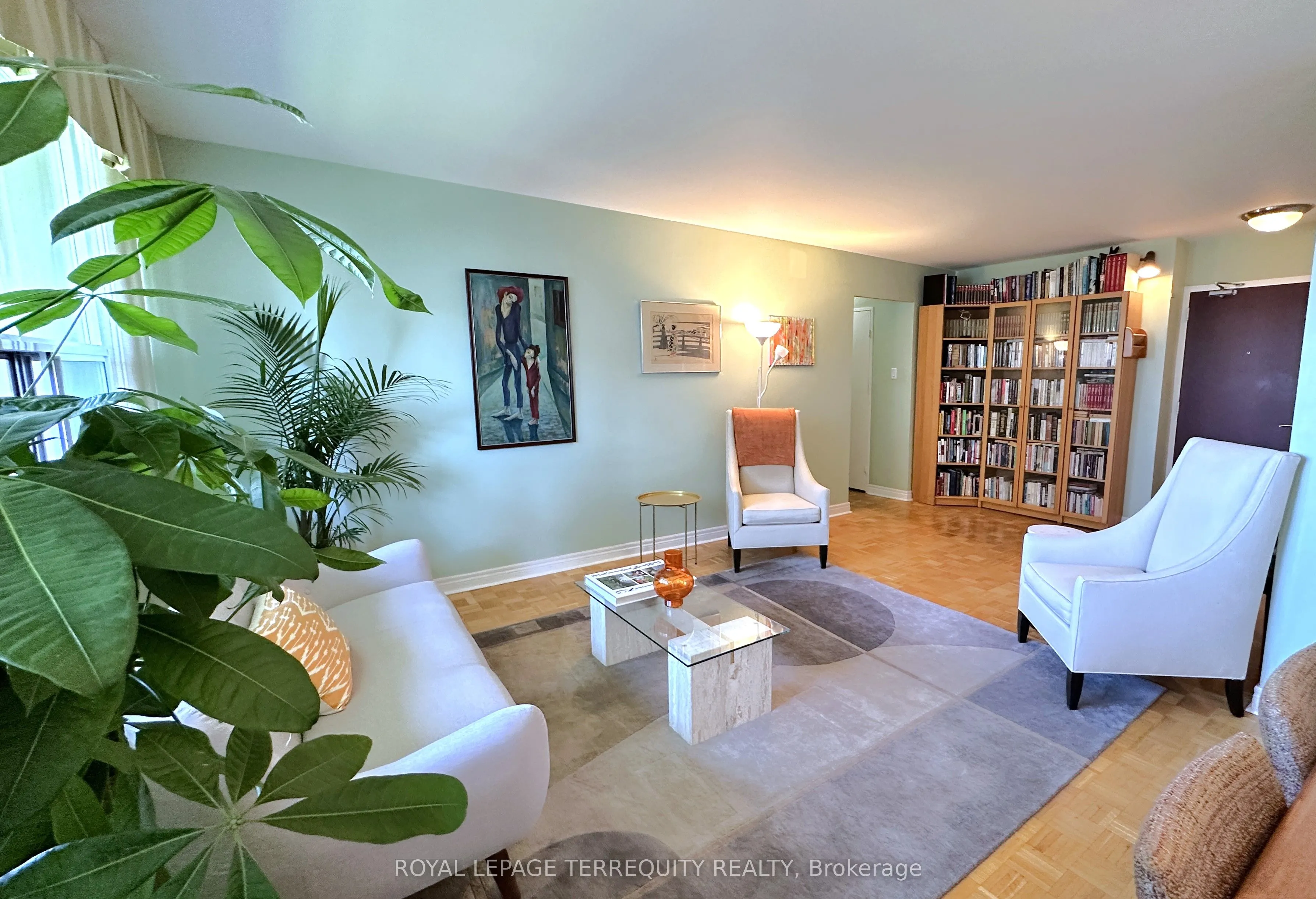 360 Ridelle Avenue, #817