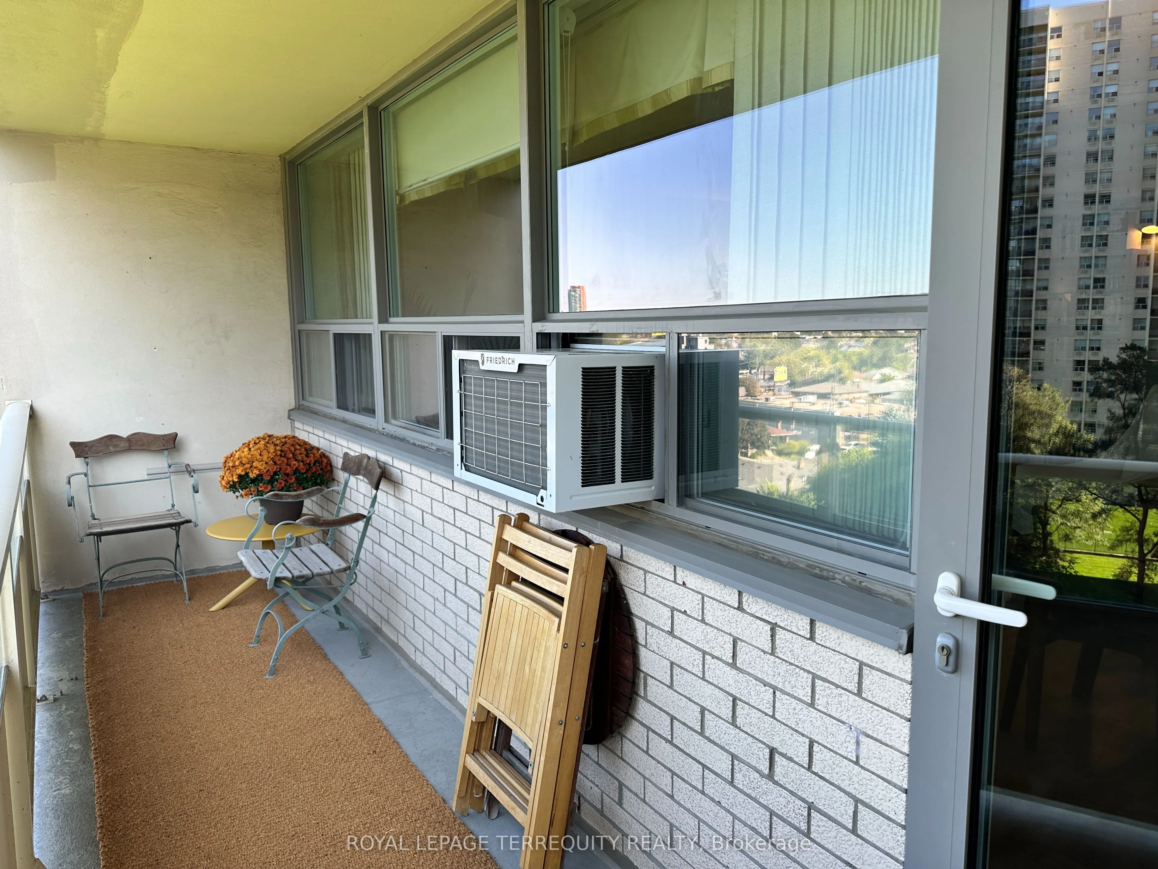 360 Ridelle Avenue, #817
