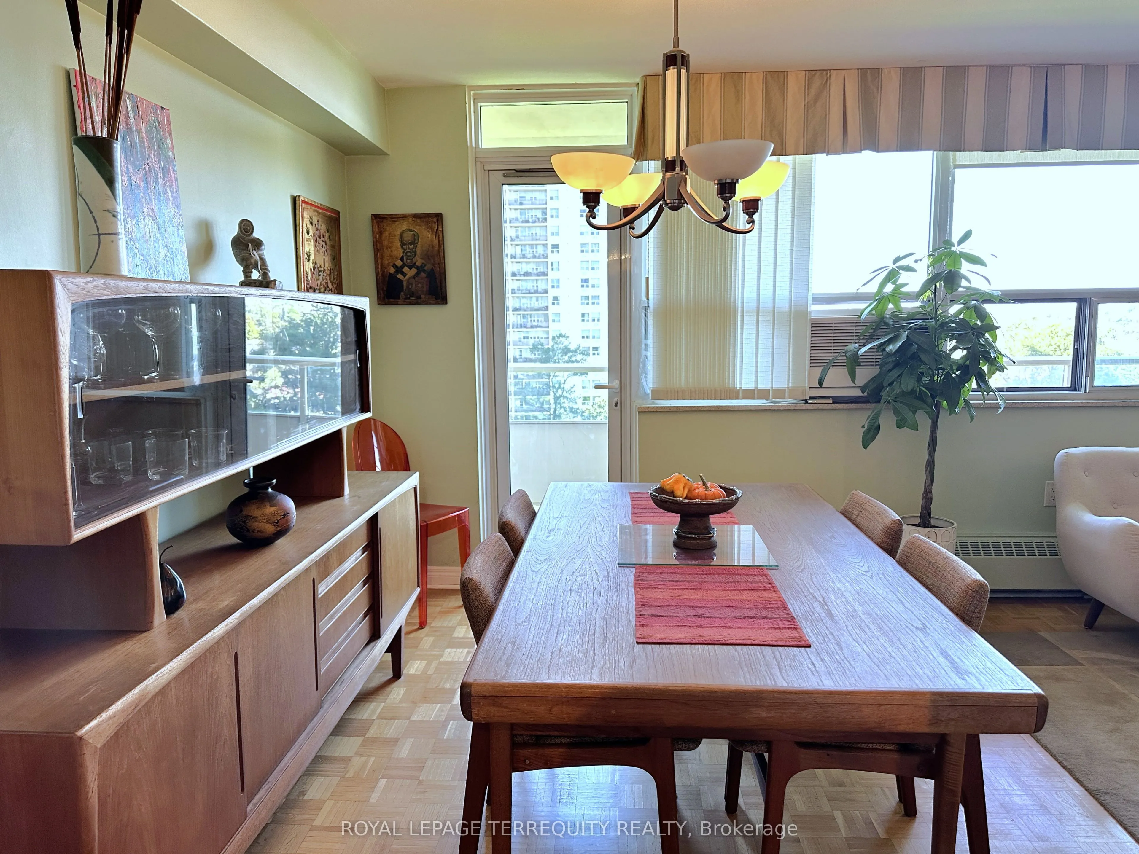 360 Ridelle Avenue, #817