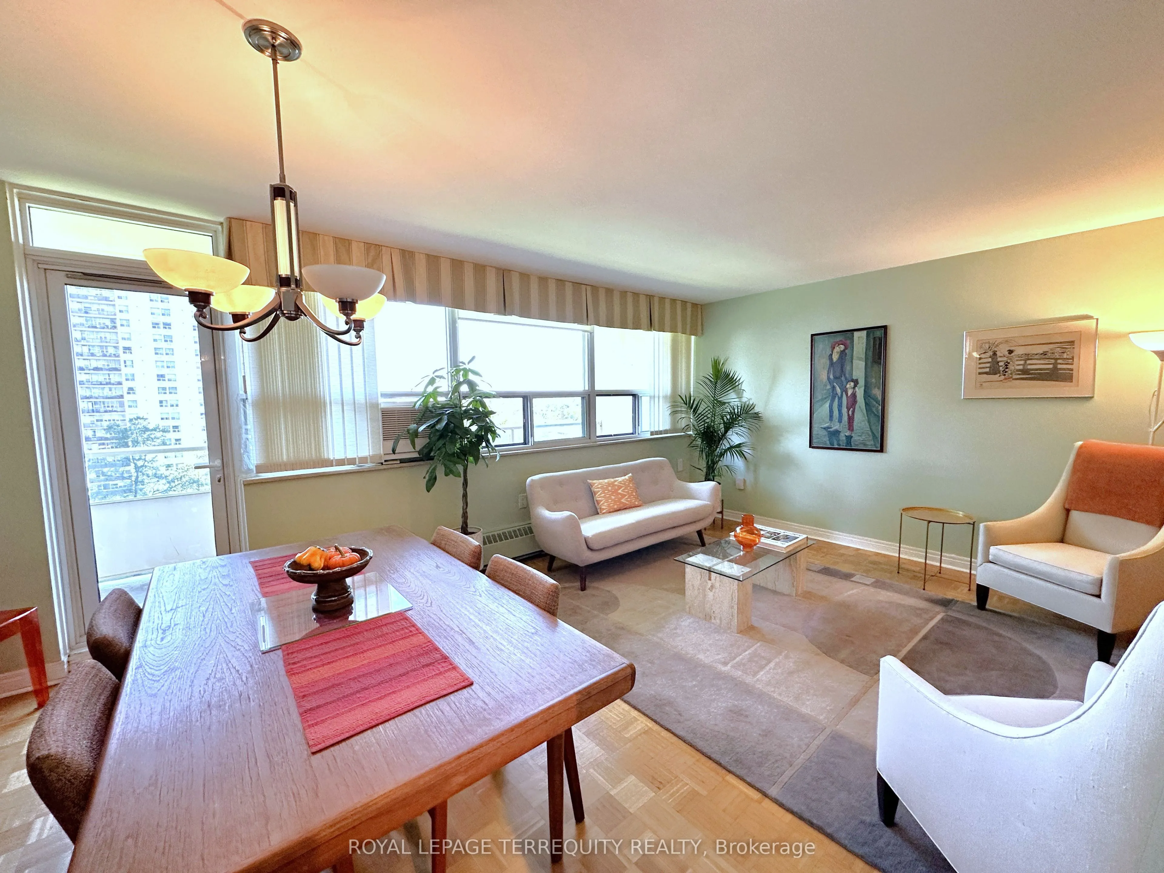 360 Ridelle Avenue, #817