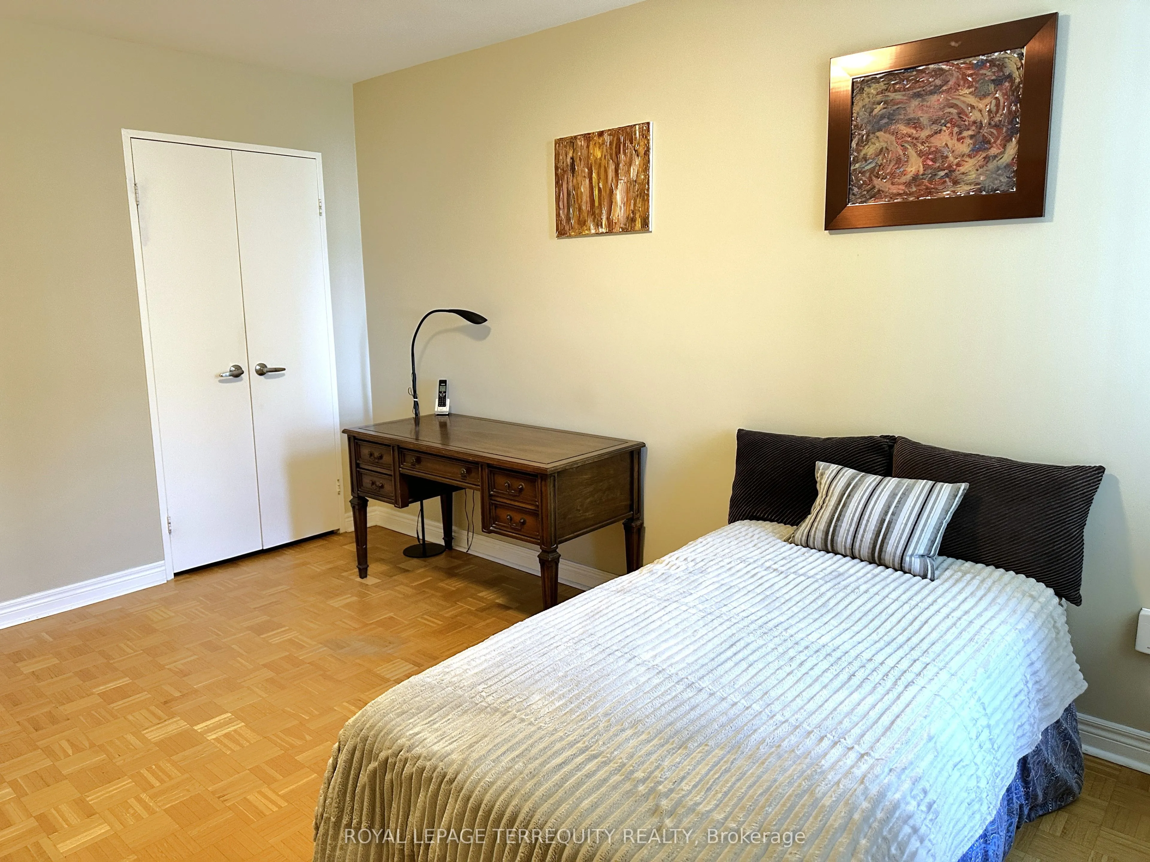 360 Ridelle Avenue, #817