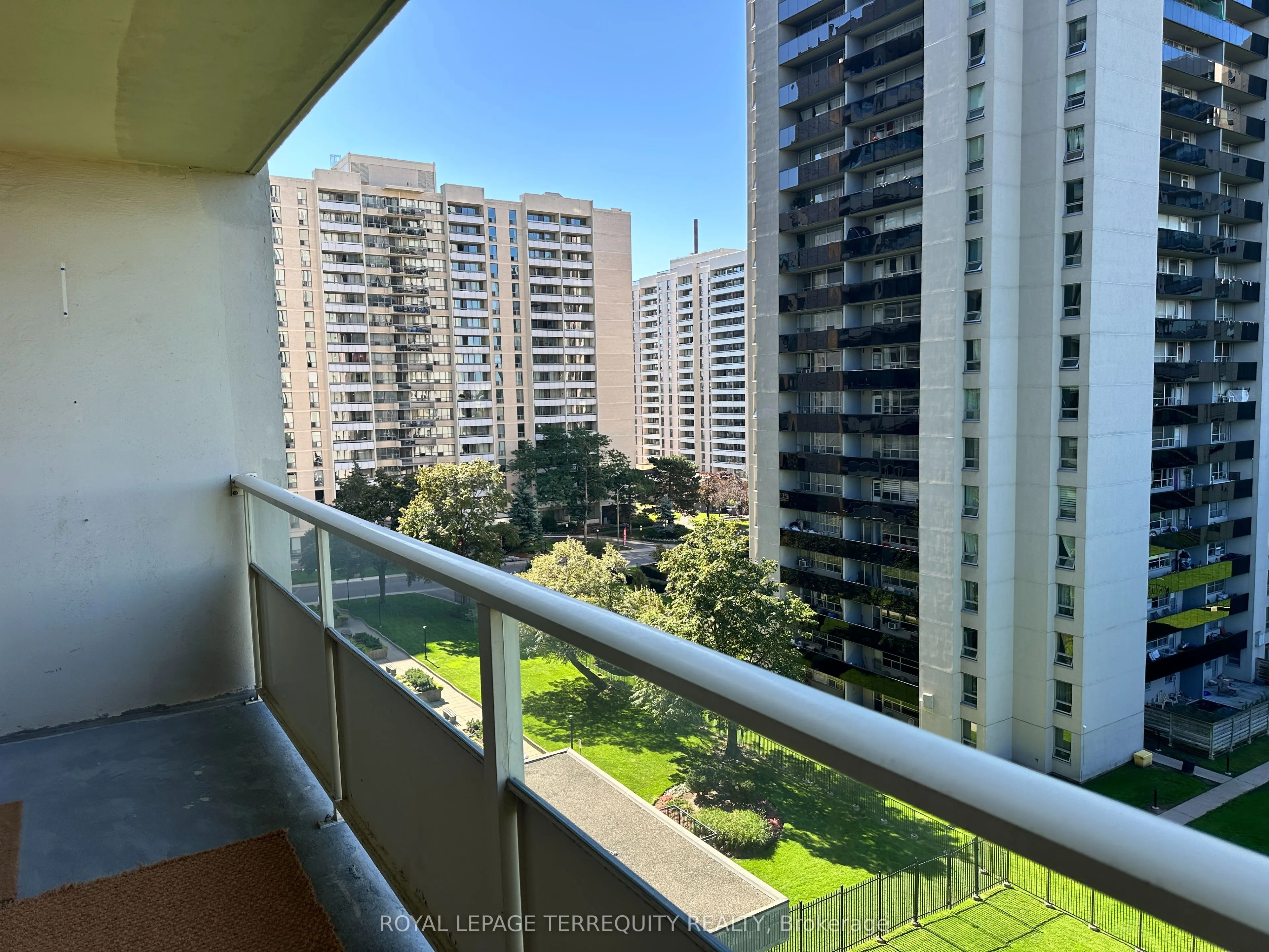 360 Ridelle Avenue, #817