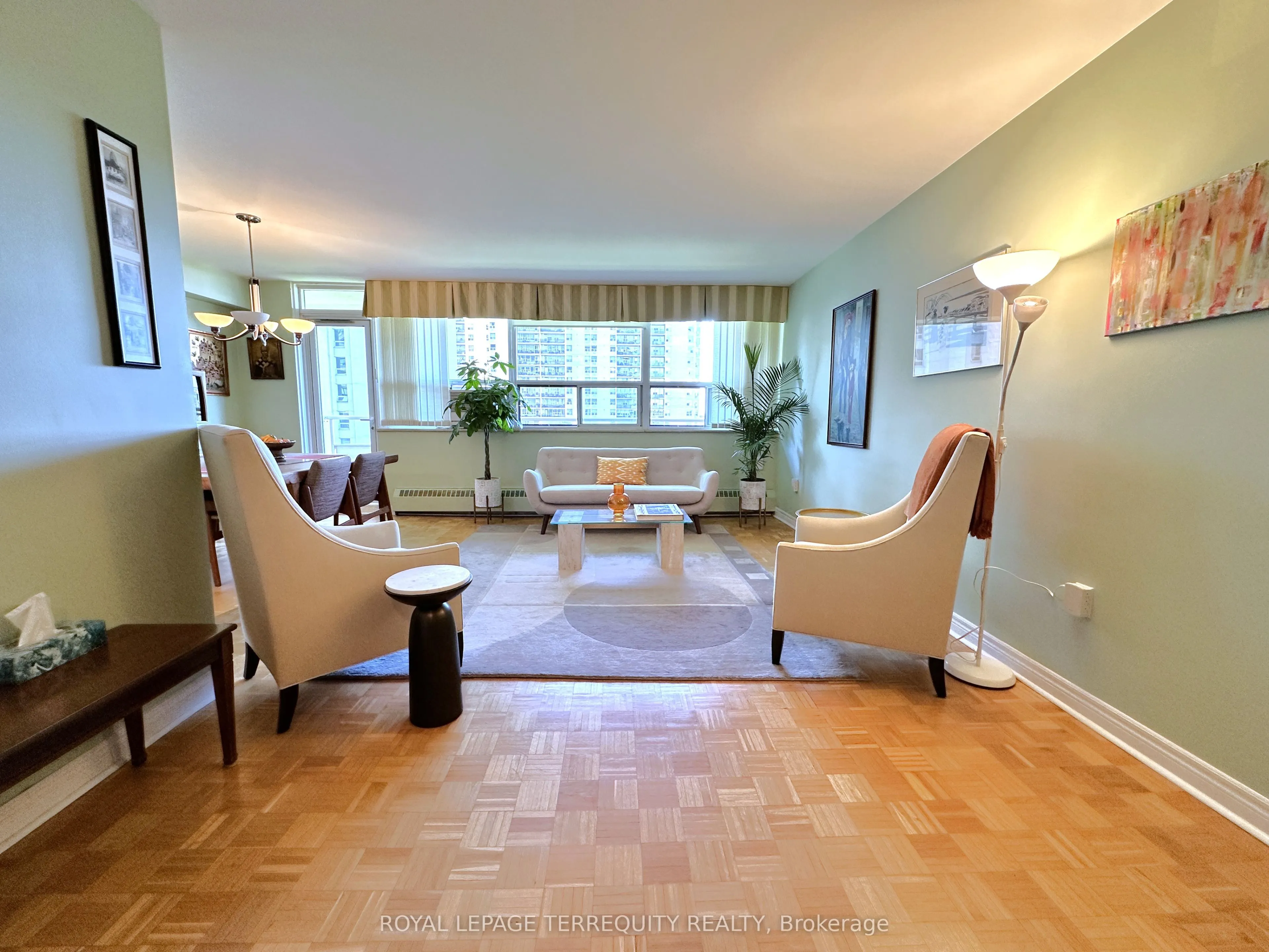 360 Ridelle Avenue, #817