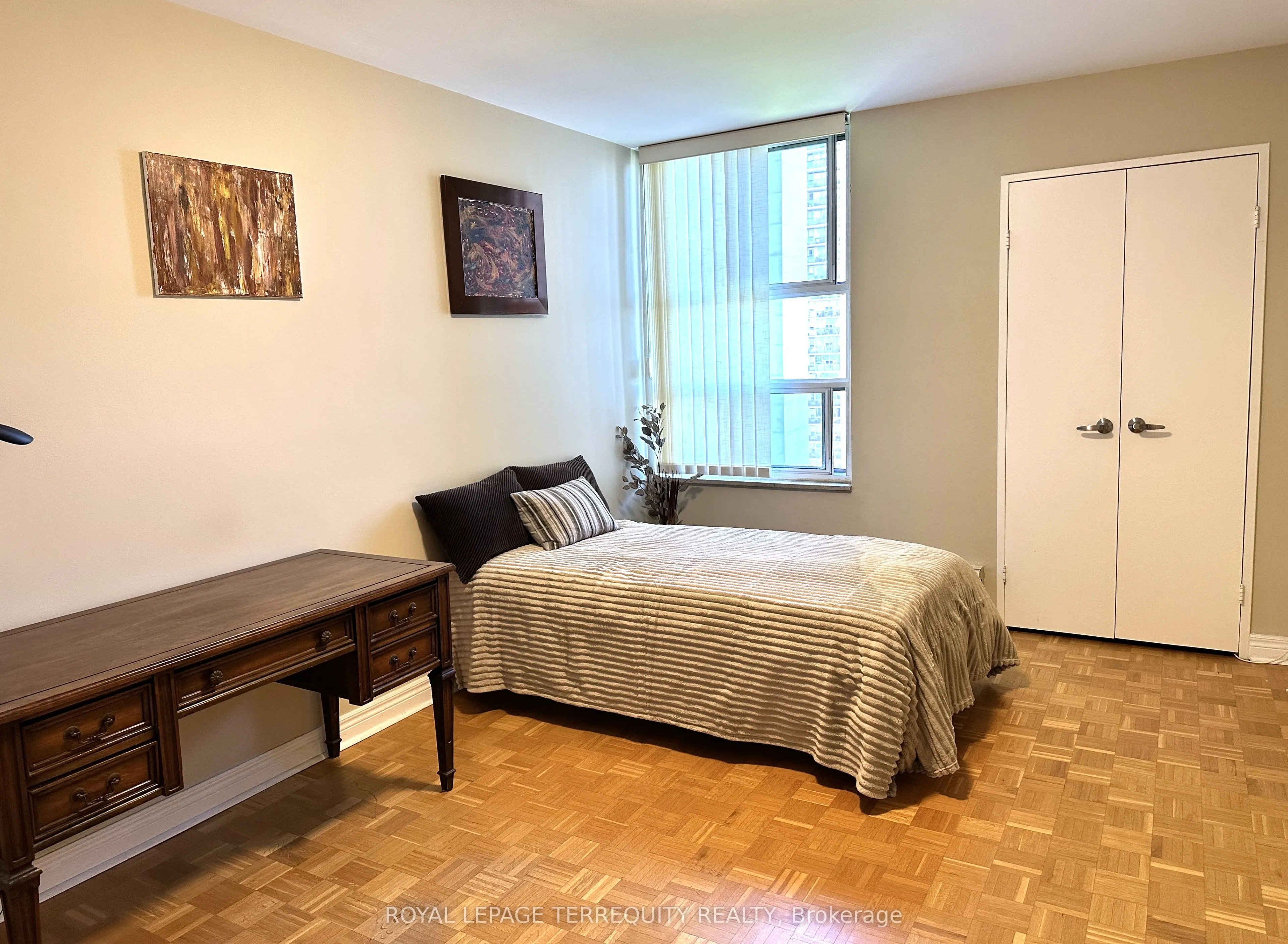 360 Ridelle Avenue, #817