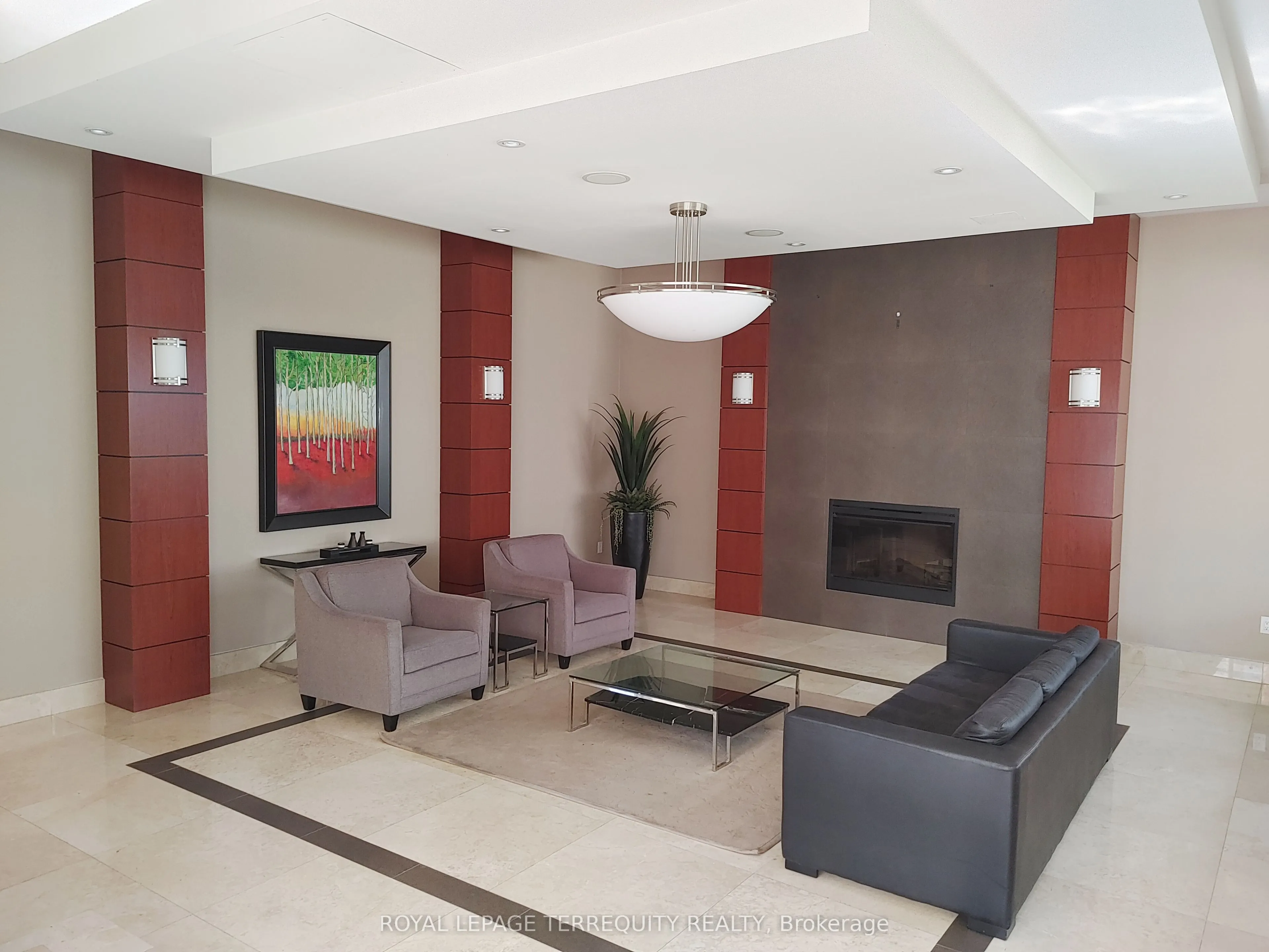 360 Ridelle Avenue, #817