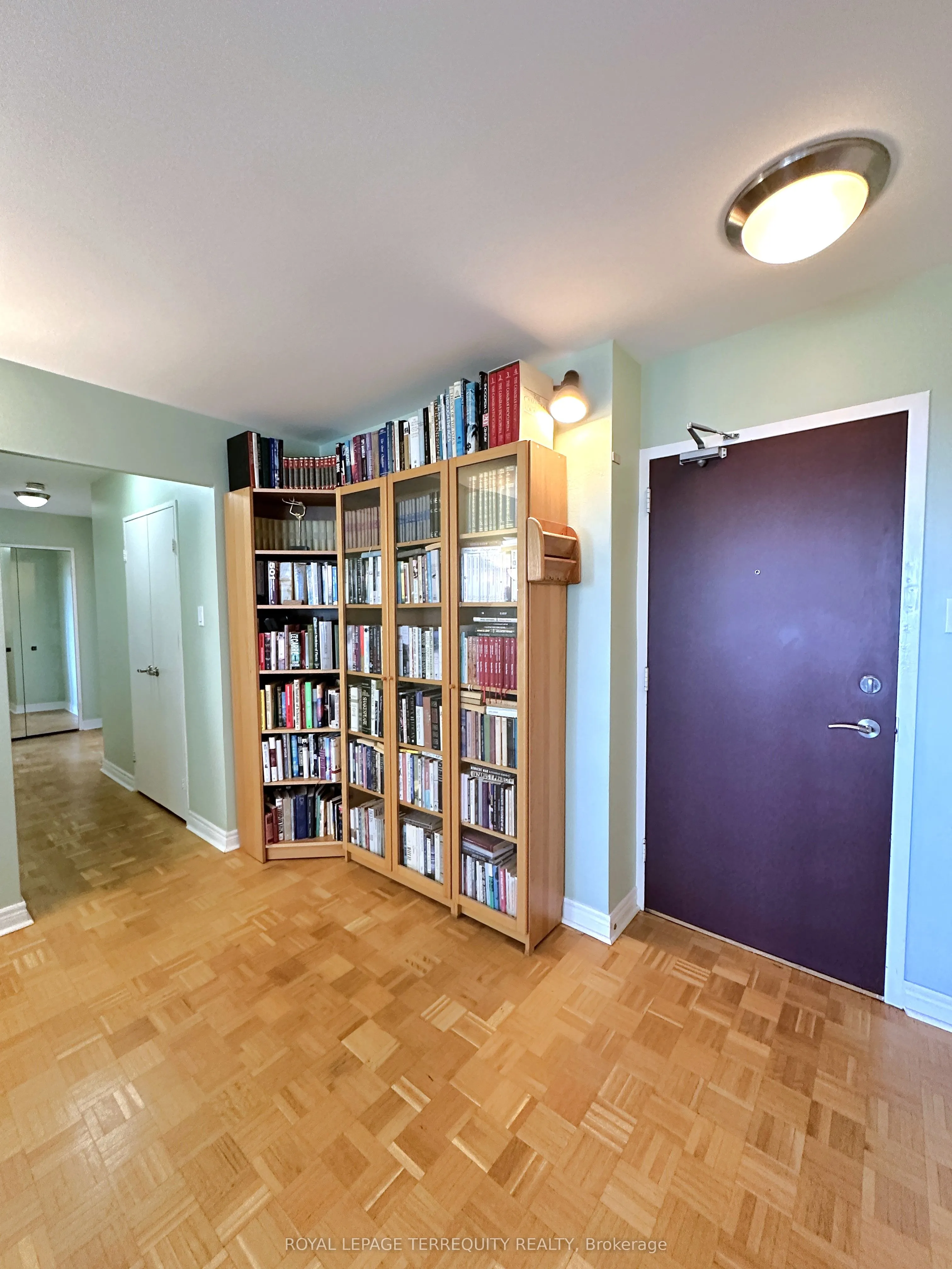 360 Ridelle Avenue, #817