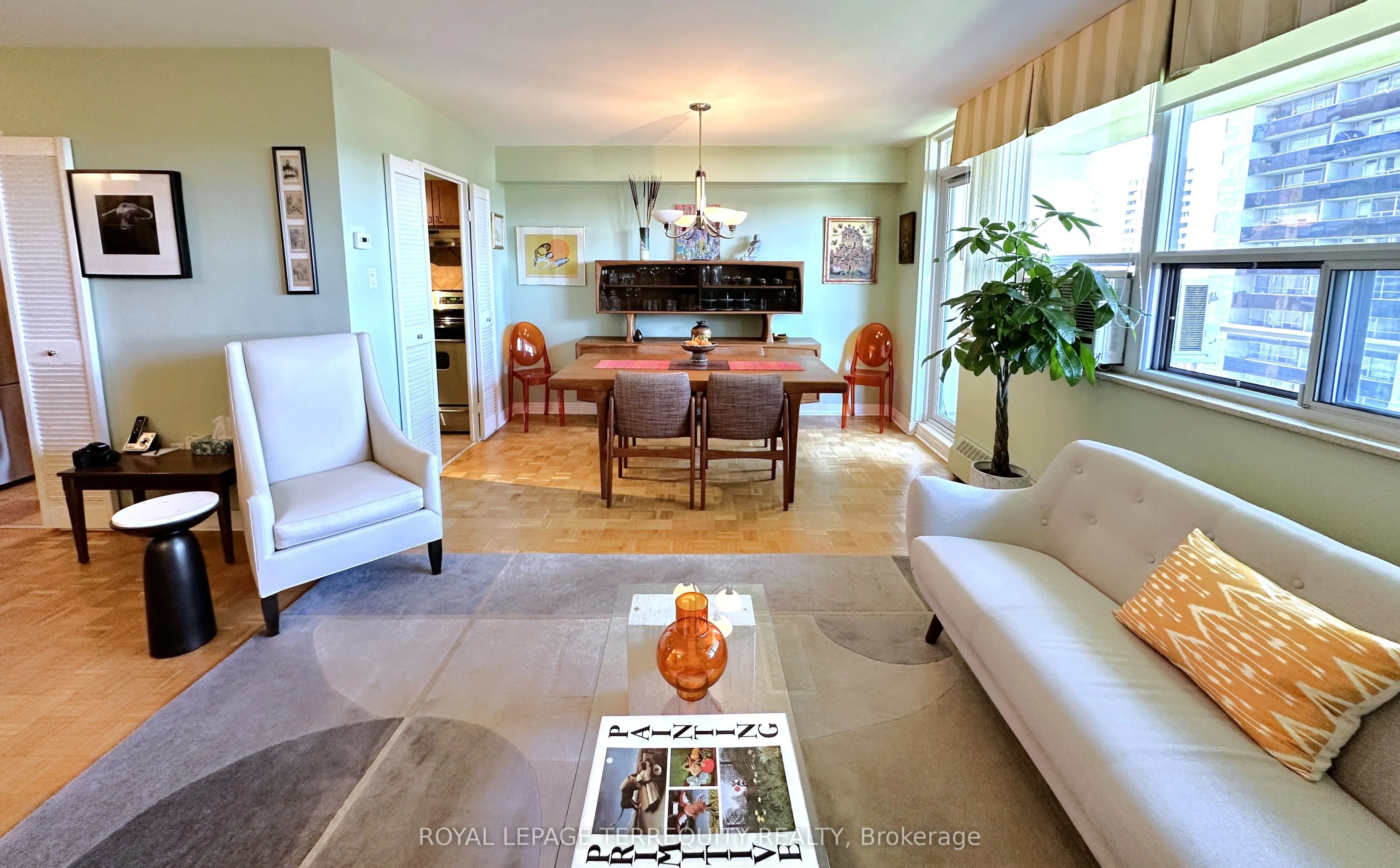 360 Ridelle Avenue, #817