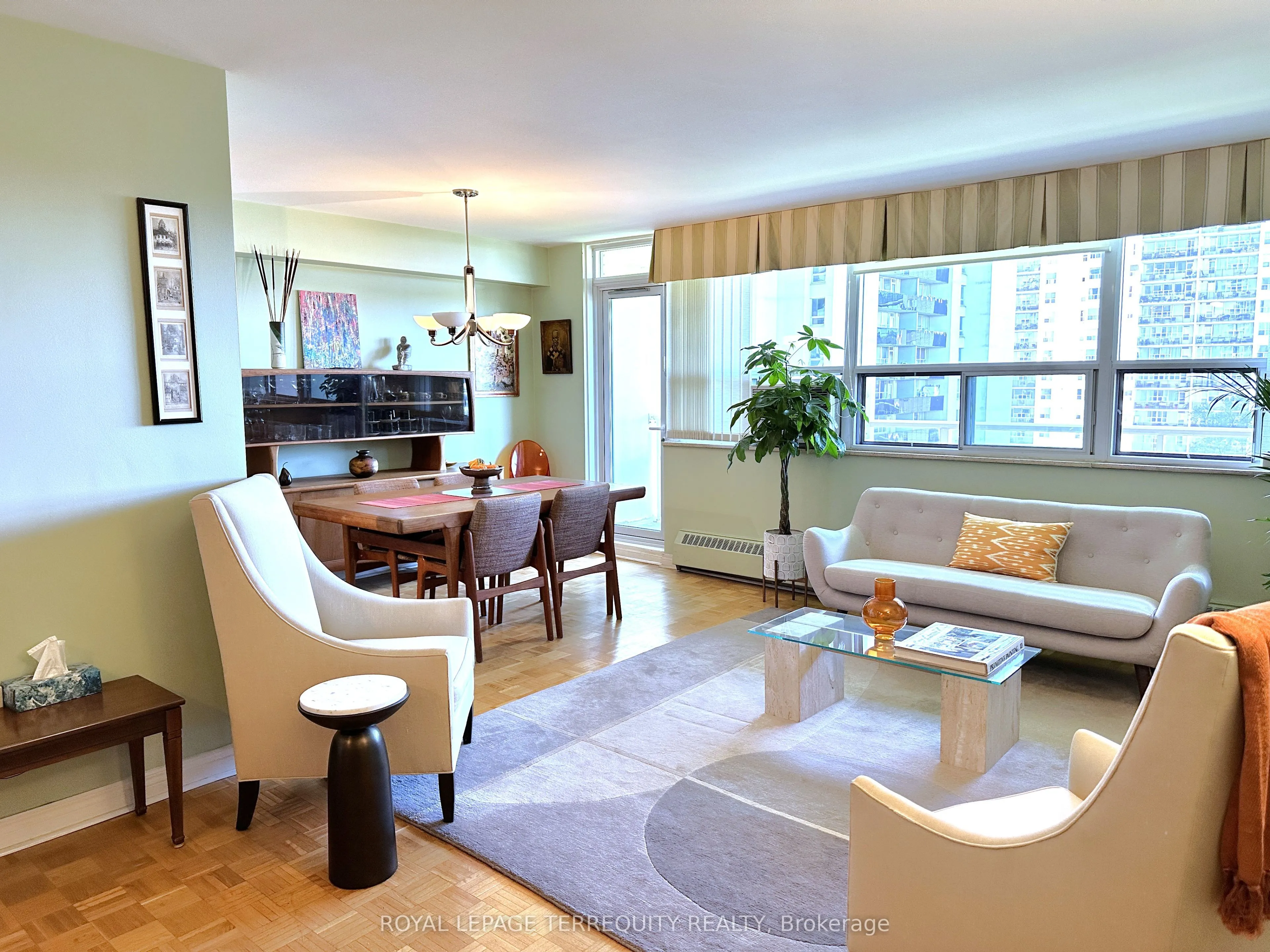 360 Ridelle Avenue, #817