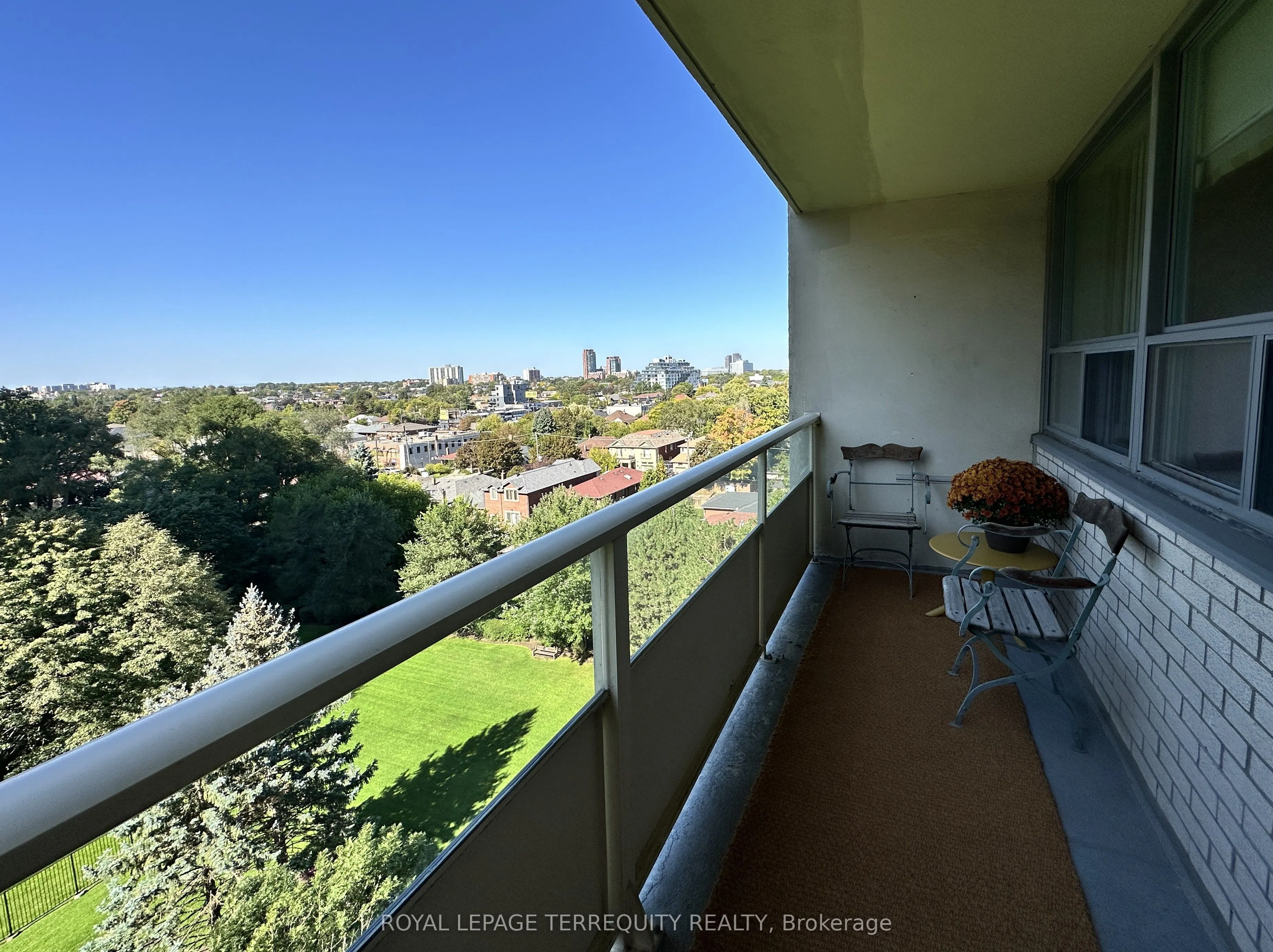 360 Ridelle Avenue, #817