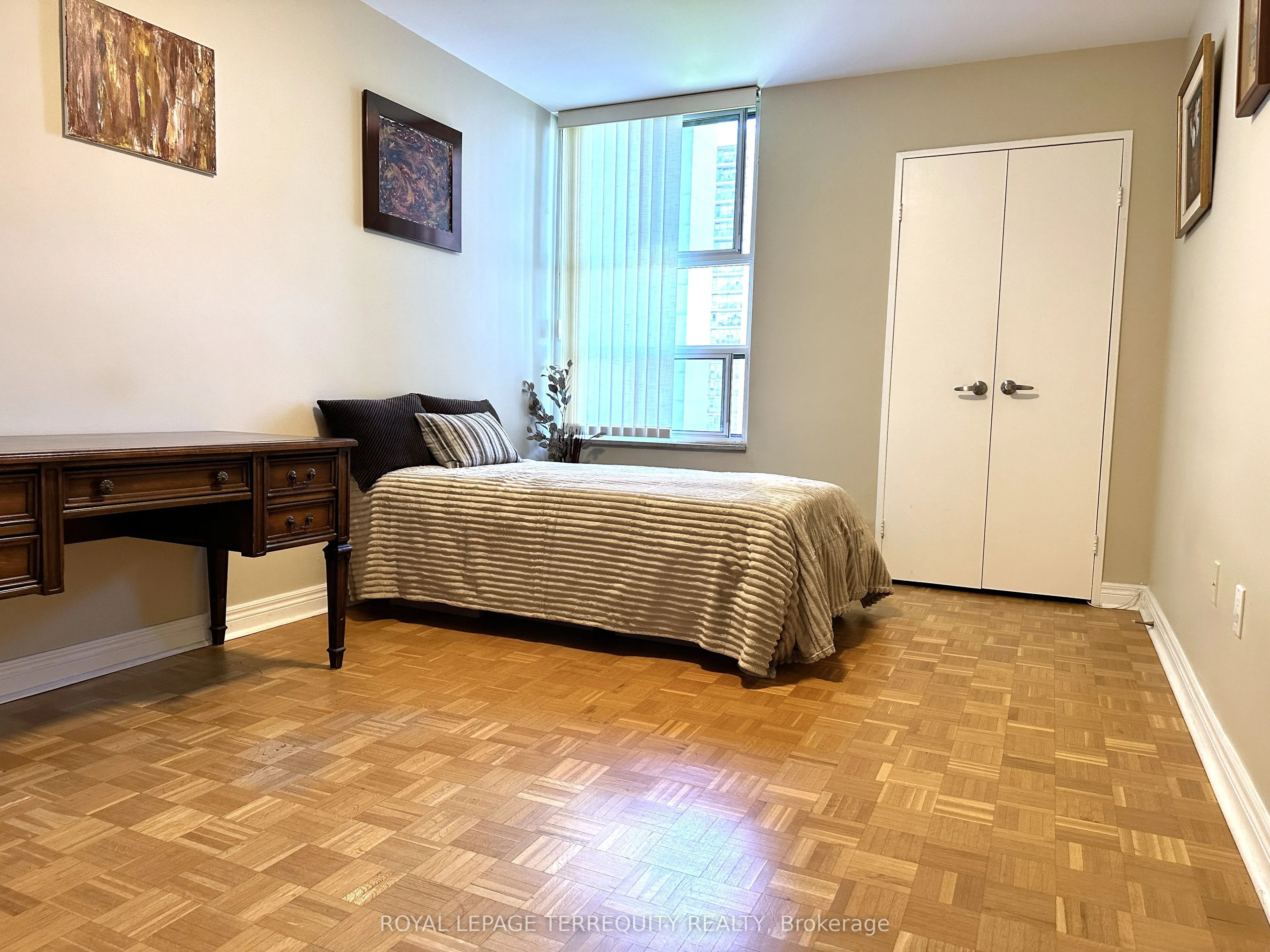 360 Ridelle Avenue, #817