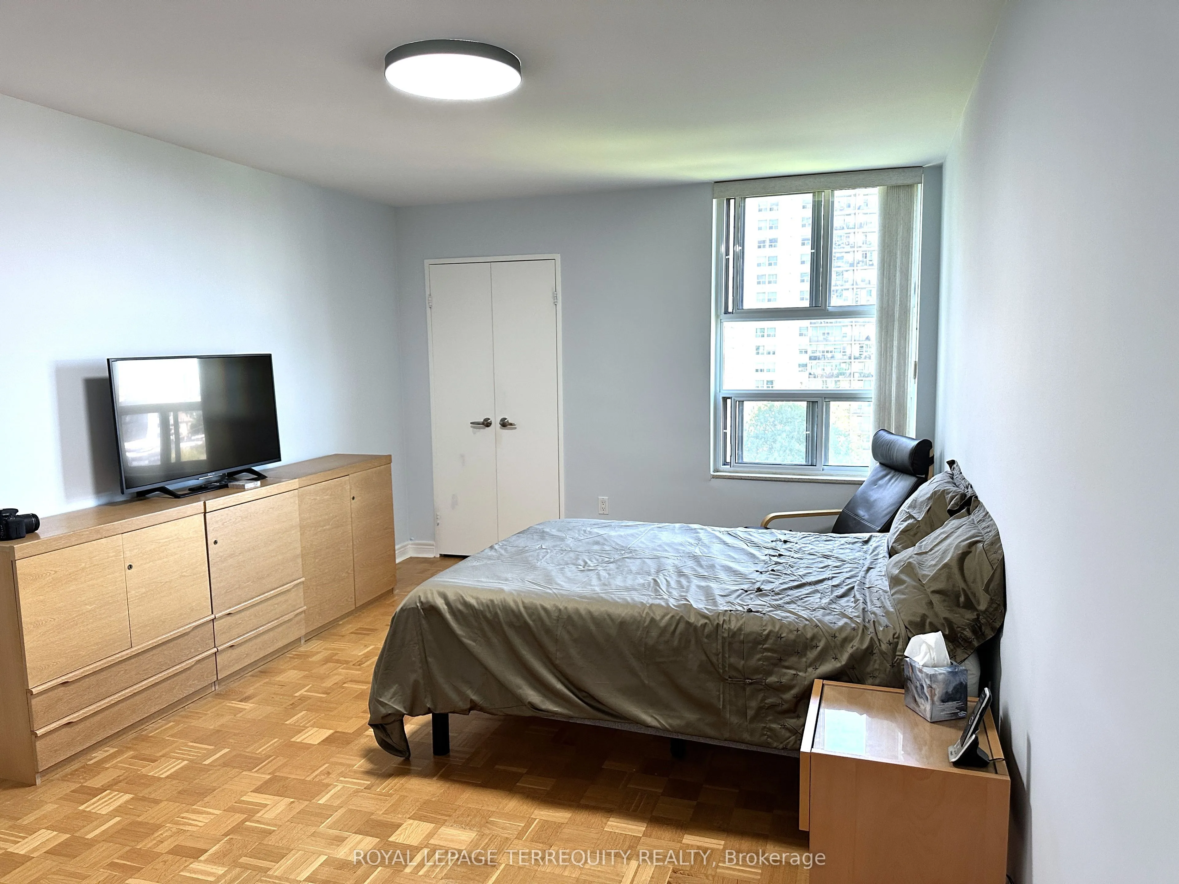 360 Ridelle Avenue, #817