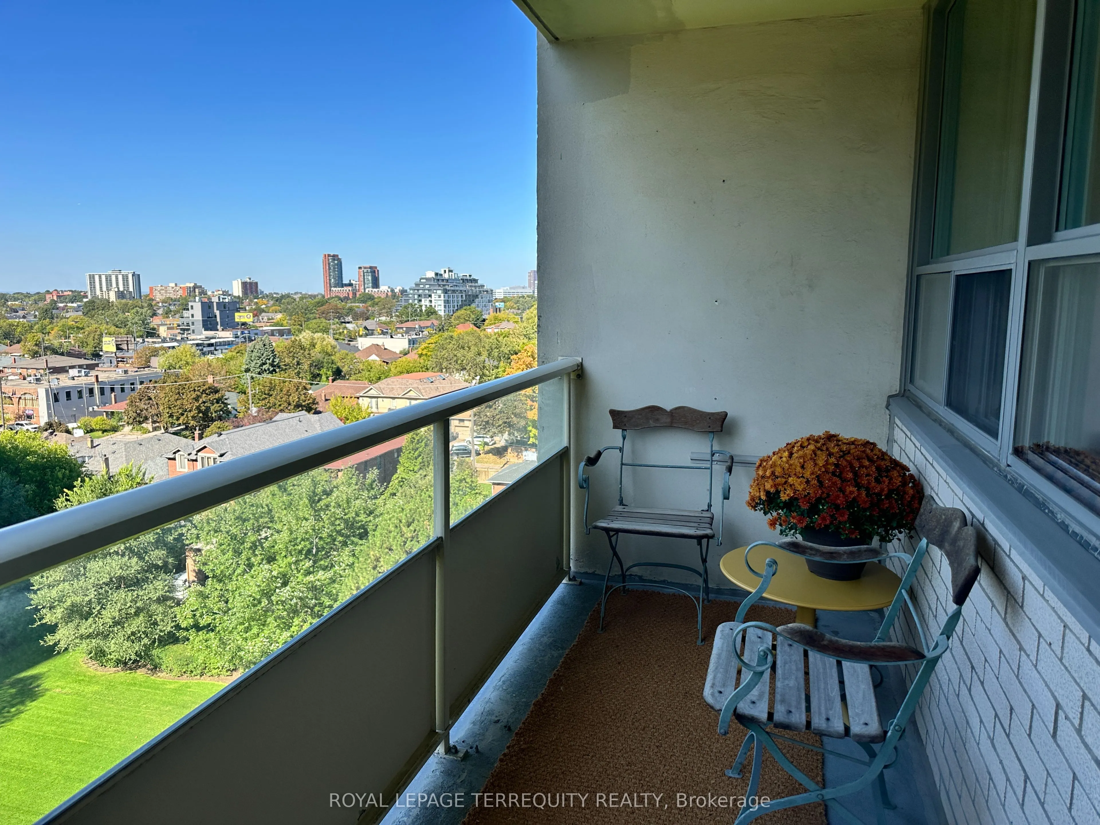 360 Ridelle Avenue, #817