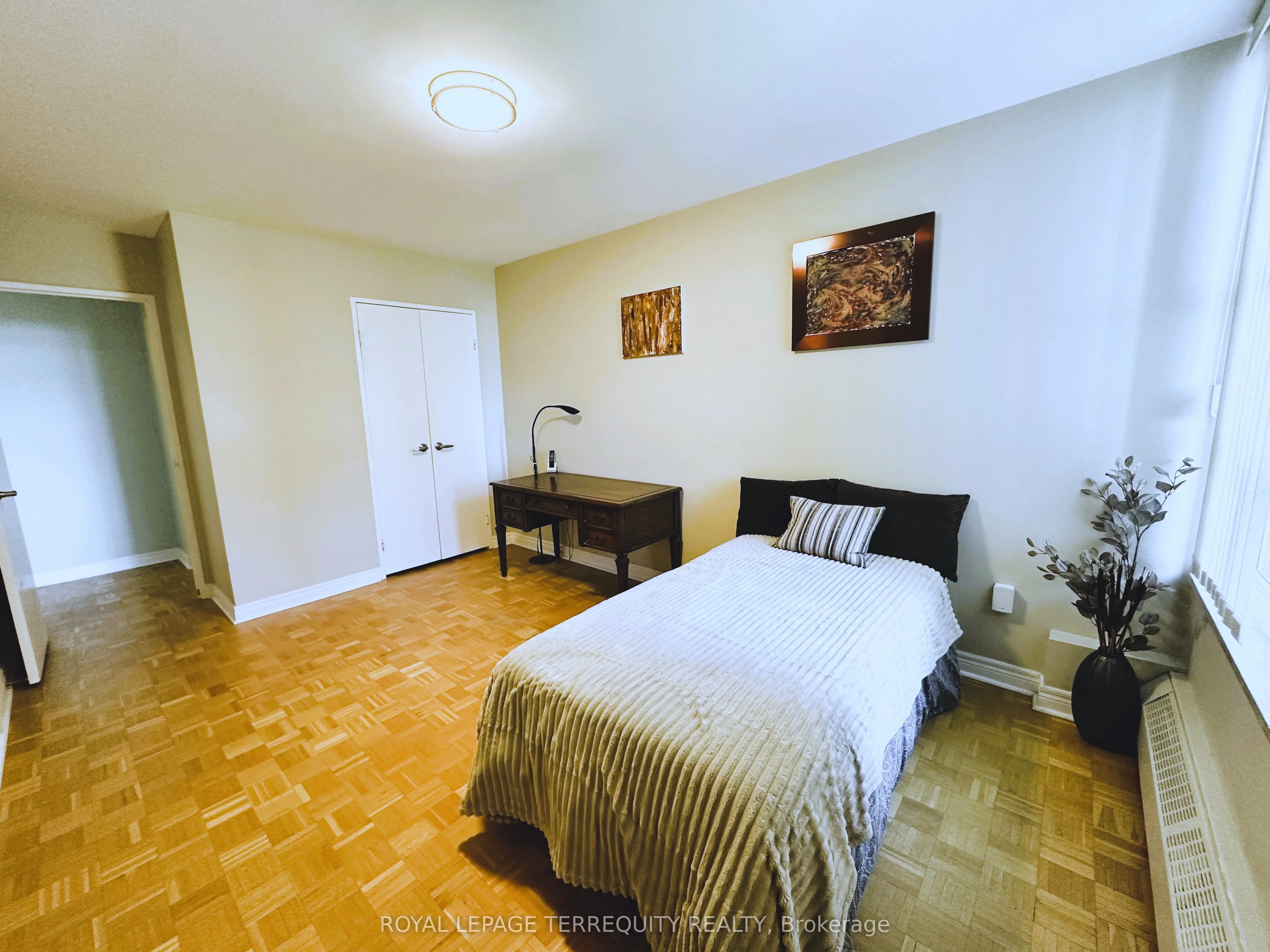 360 Ridelle Avenue, #817