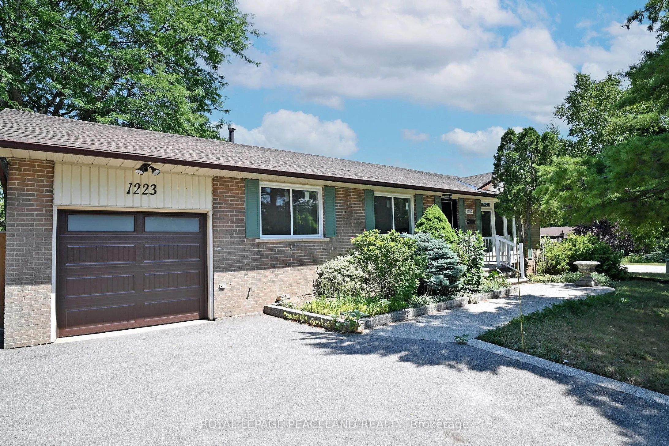 1223 Redbank Crescent
