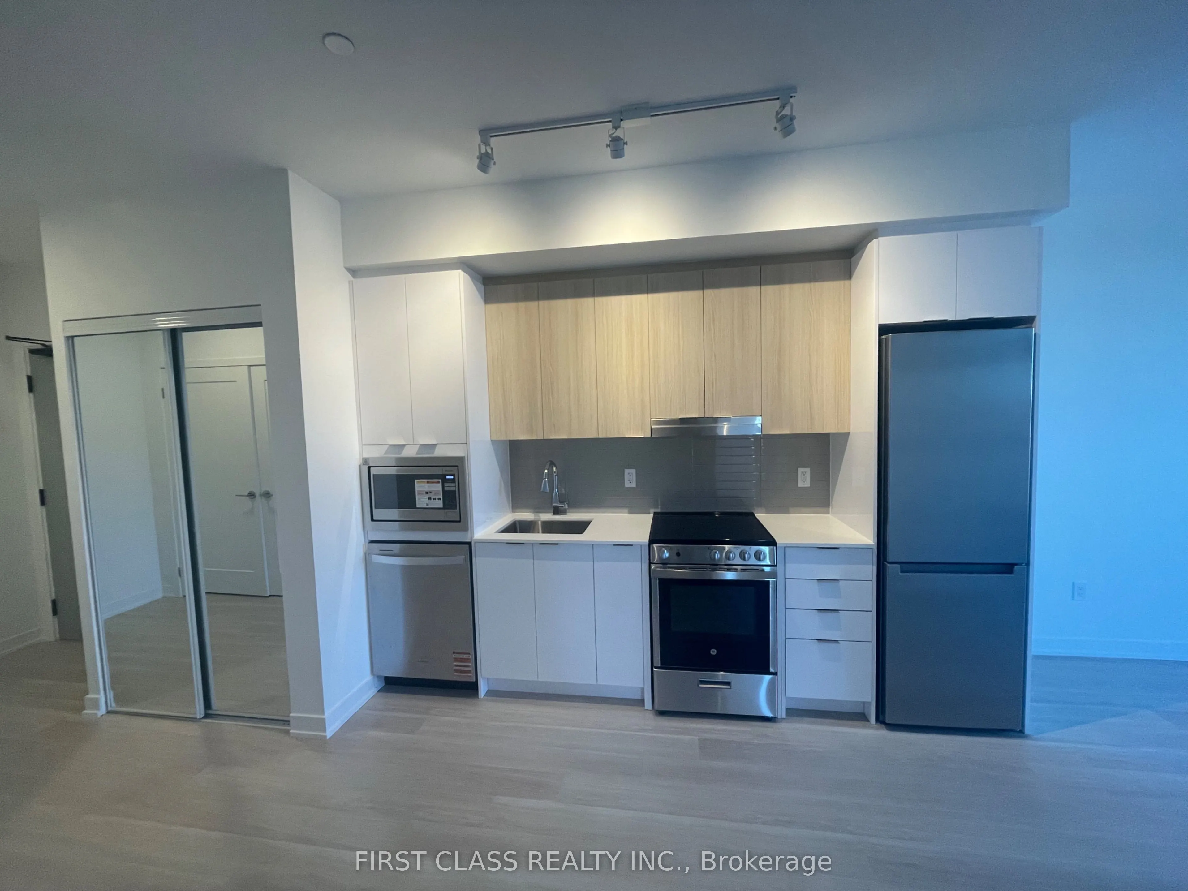 5105 Hurontario Street, #602