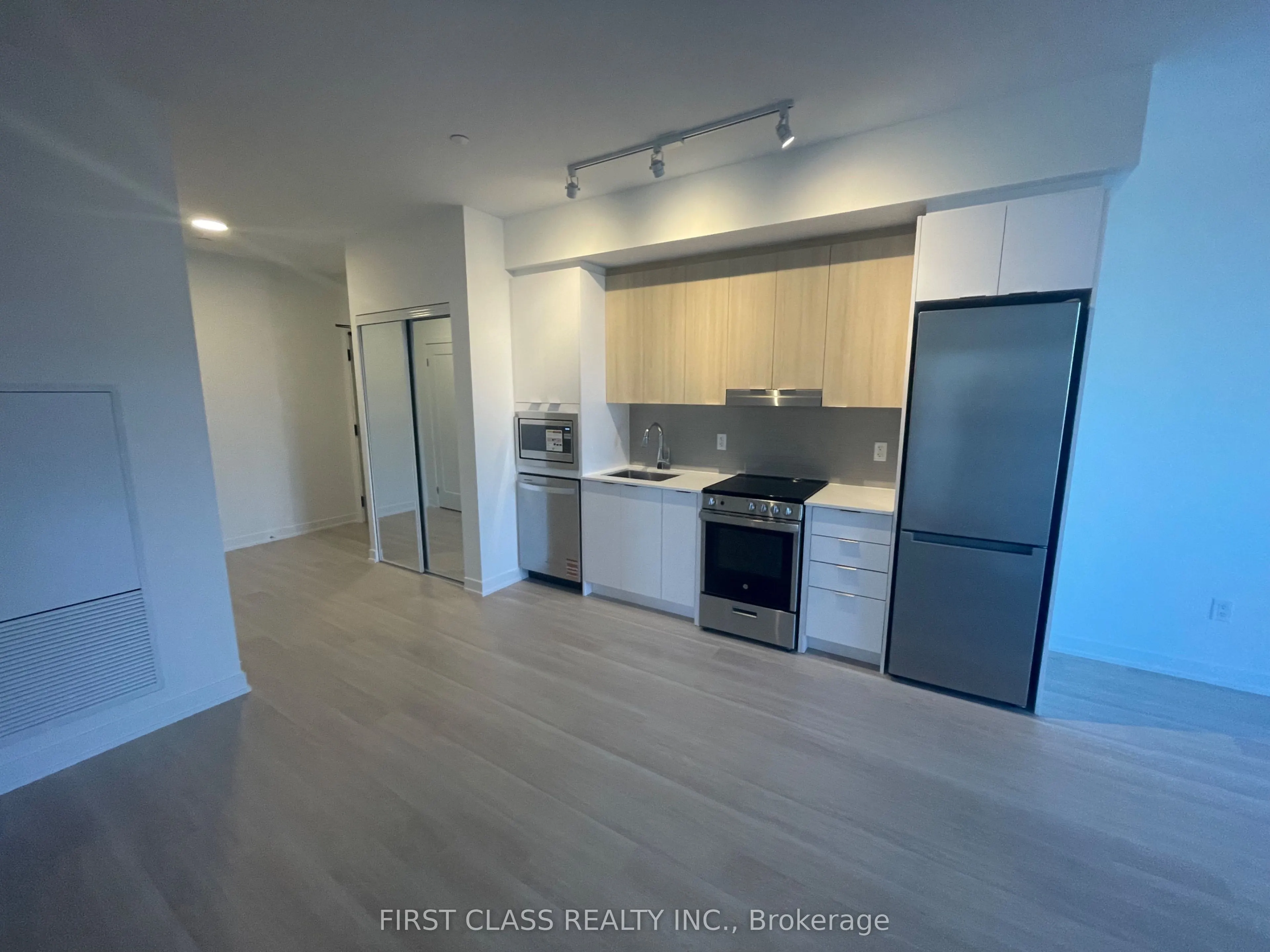 5105 Hurontario Street, #602